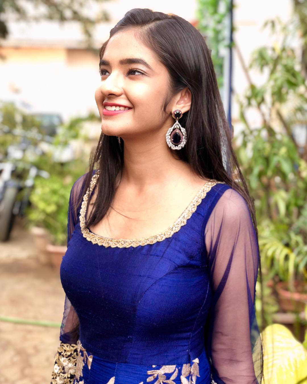 Anushka Sen, jeweled earring, royal blue embroidered outfit, HD Phone Wallpaper
