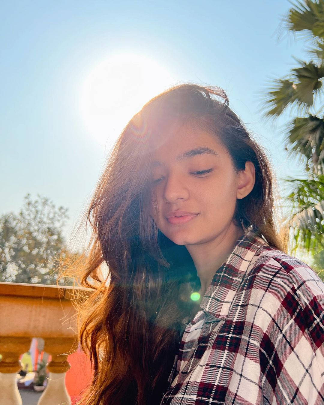 Anushka Sen, sunlight, clear blue sky, HD Phone Wallpaper