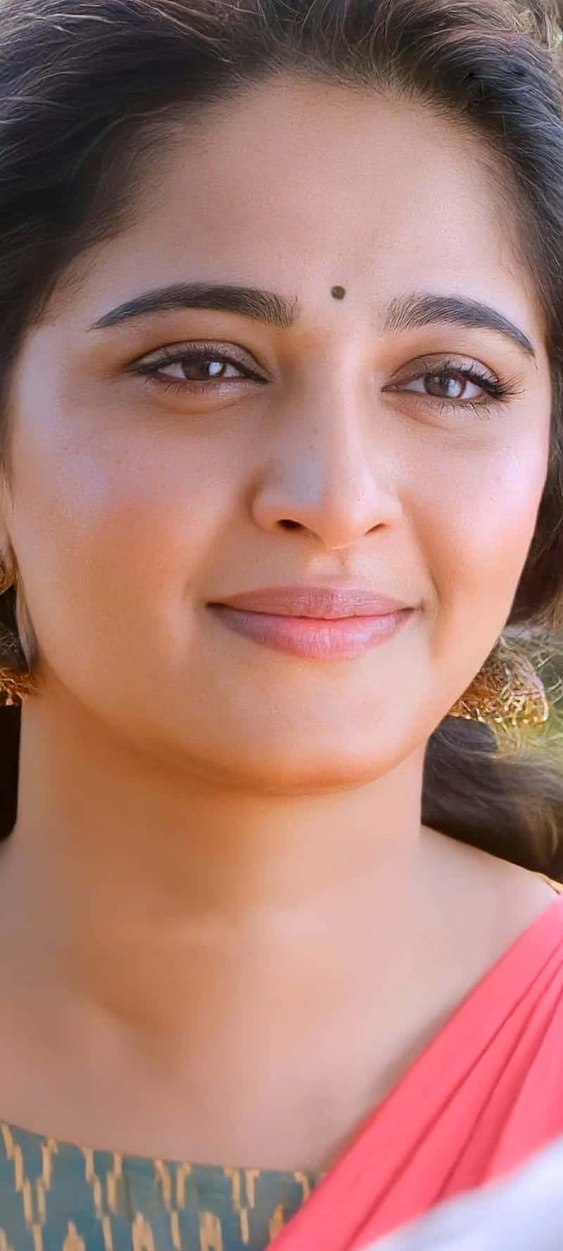 Anushka Shetty, pink and green sari, bindi, HD Phone Wallpaper