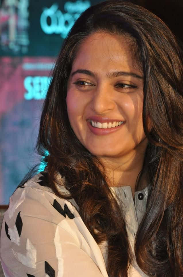 Anushka Shetty, smiling, event appearance, SD Phone Wallpaper