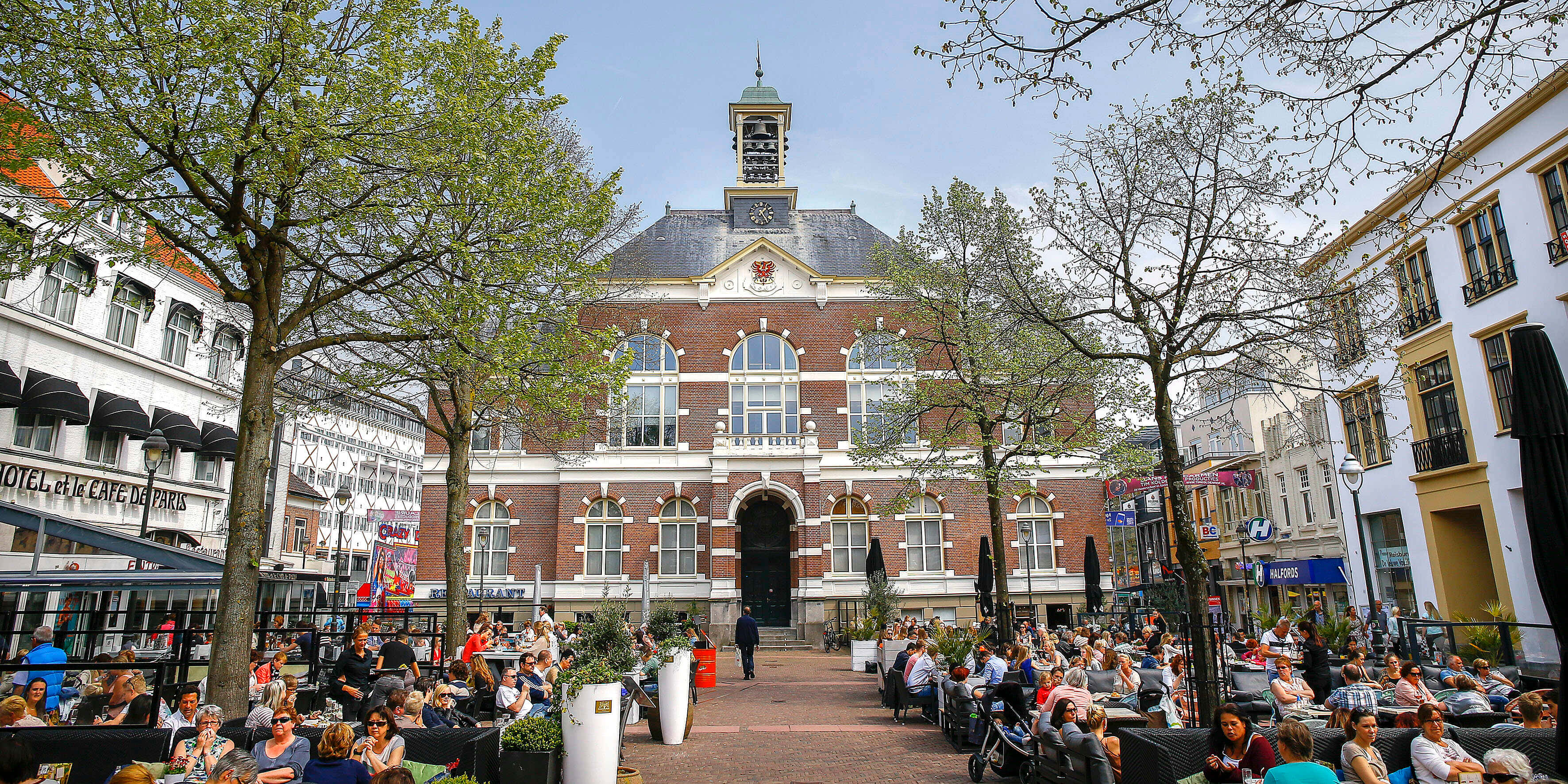 Apeldoorn, city center, historic building, 2K Desktop Wallpaper