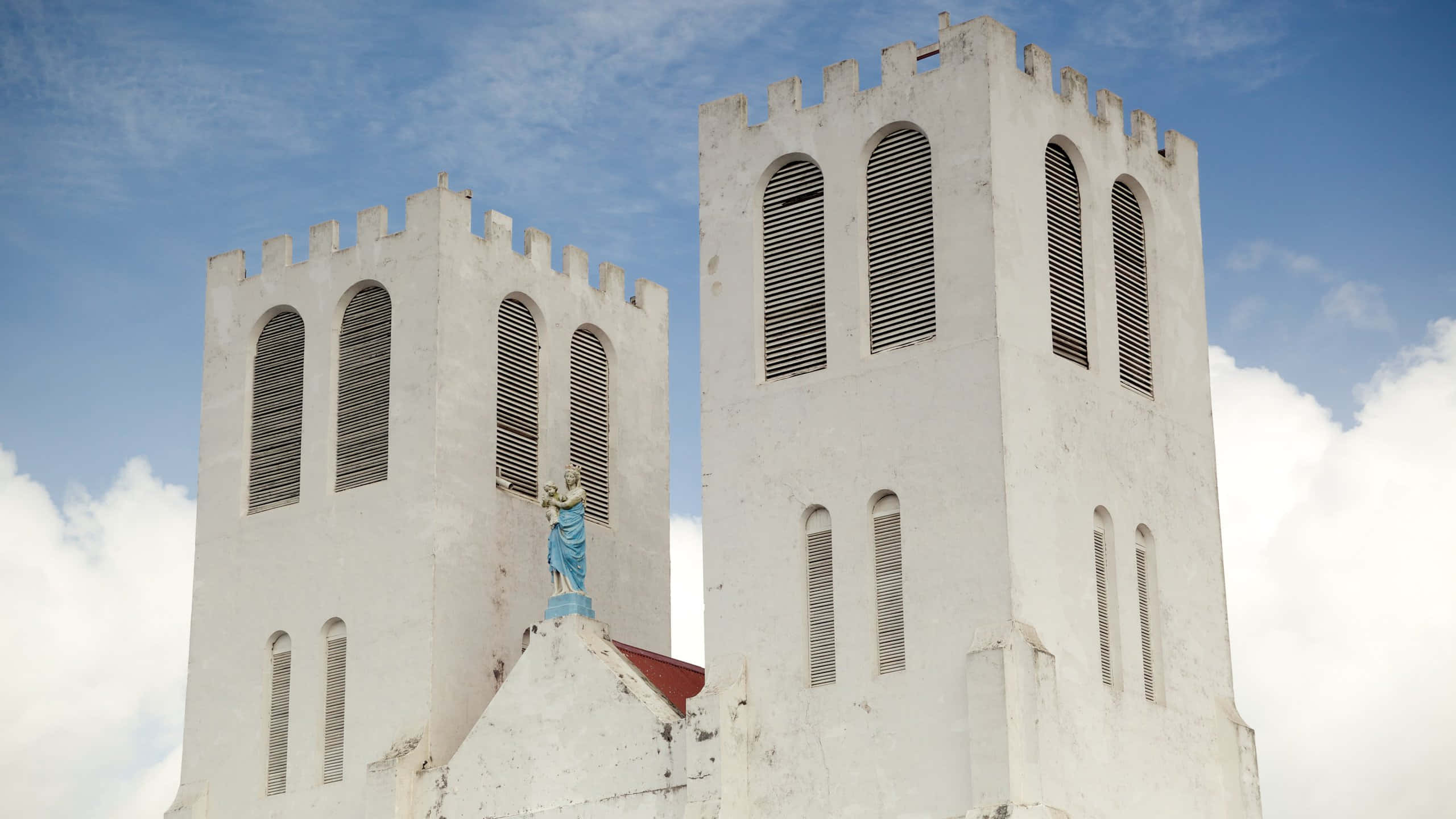 white church, ApiA, arched windows, 2K Desktop Wallpaper
