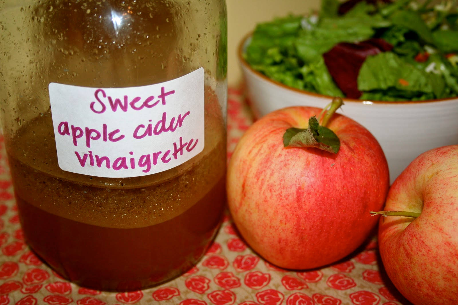 homemade sweet apple cider vinegar, jar of sweet apple cider vinaigrette, fresh red apples, HD Desktop Wallpaper