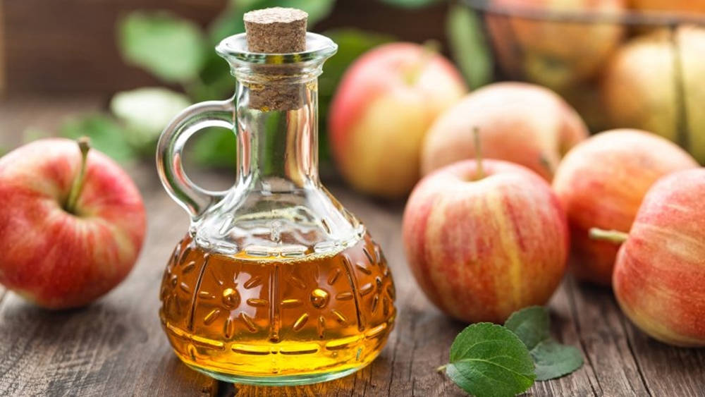 clear apple cider vinegar, golden apple cider vinegar, glass decanter, SD Desktop Wallpaper