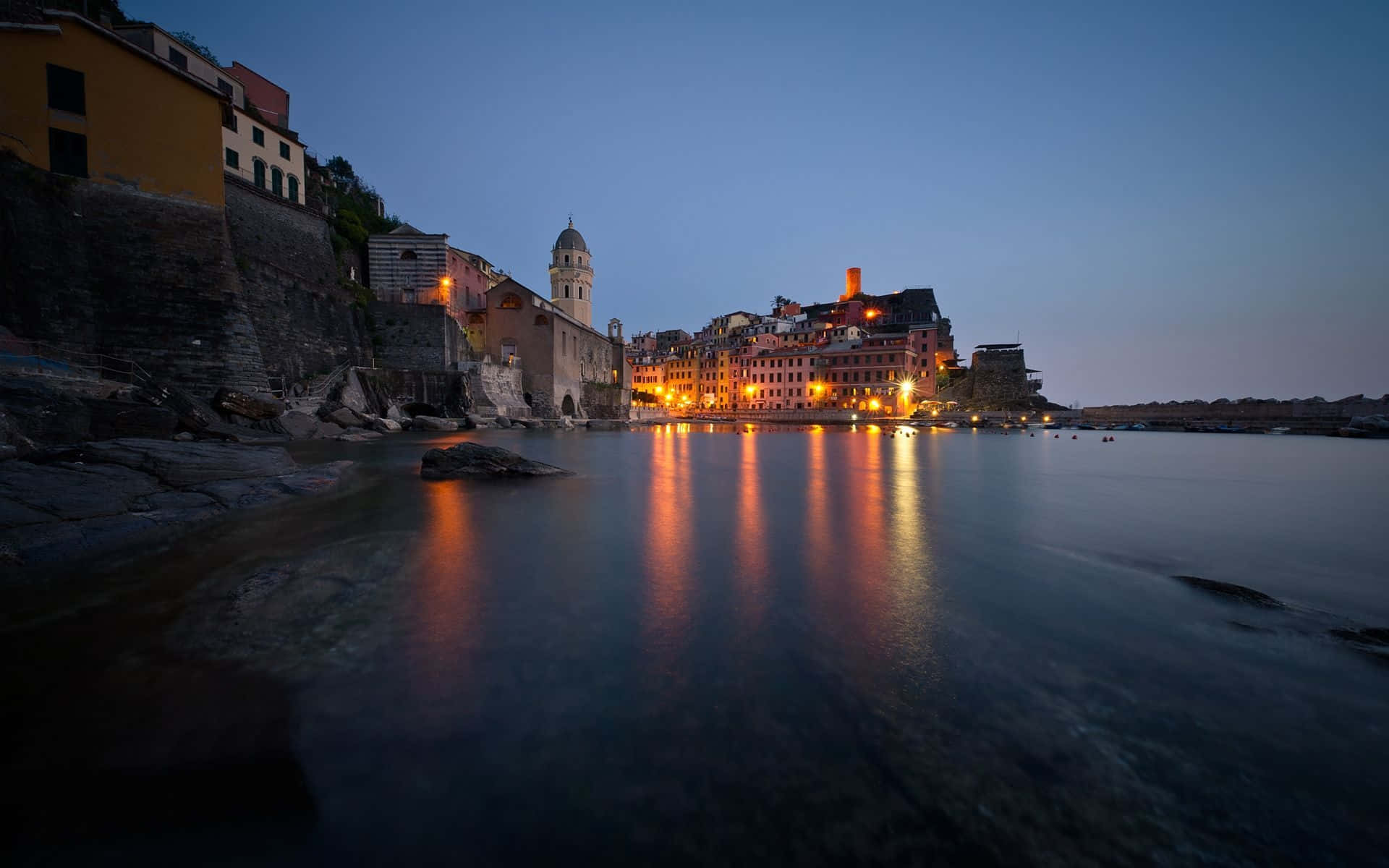 Apple Mac Desktop, coastal town, dusk, Full HD Desktop Wallpaper