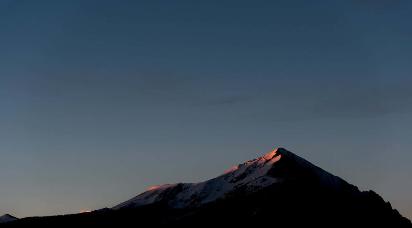 Apple Mac Desktop, snowcapped mountain peak, warm sunset light, HD Desktop Wallpaper