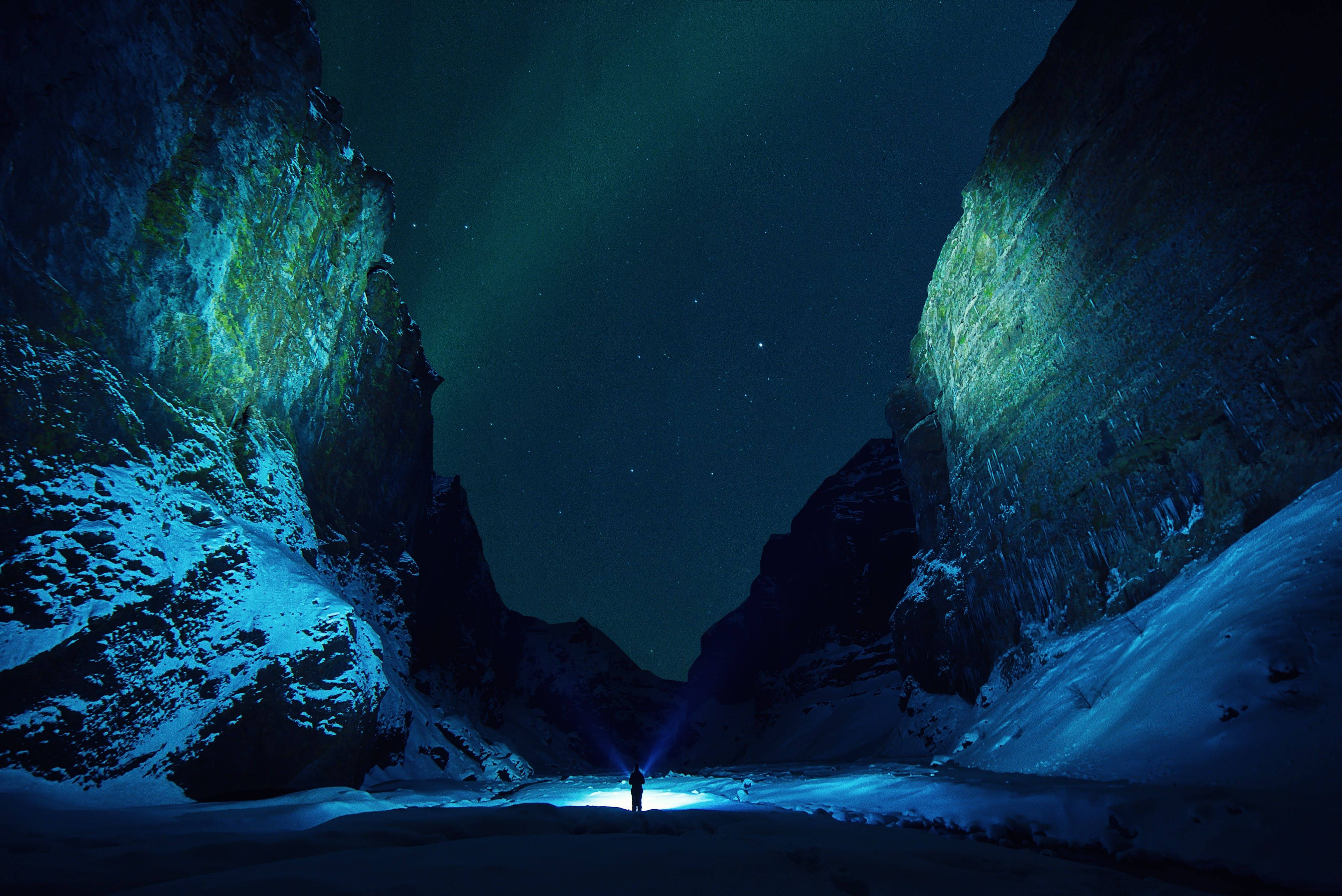 Night Desktop Mac, snowy mountain canyon, starry night sky, 4K Desktop Wallpaper