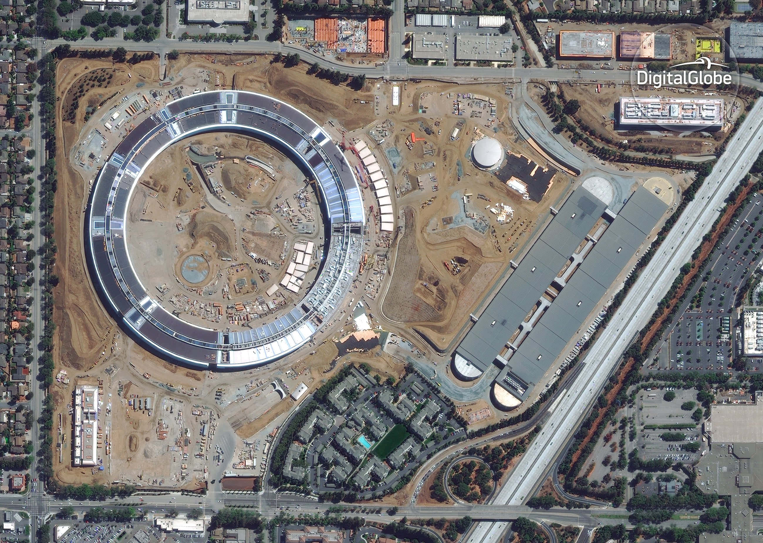 Apple Park, circular building, roads, 2K Desktop Wallpaper