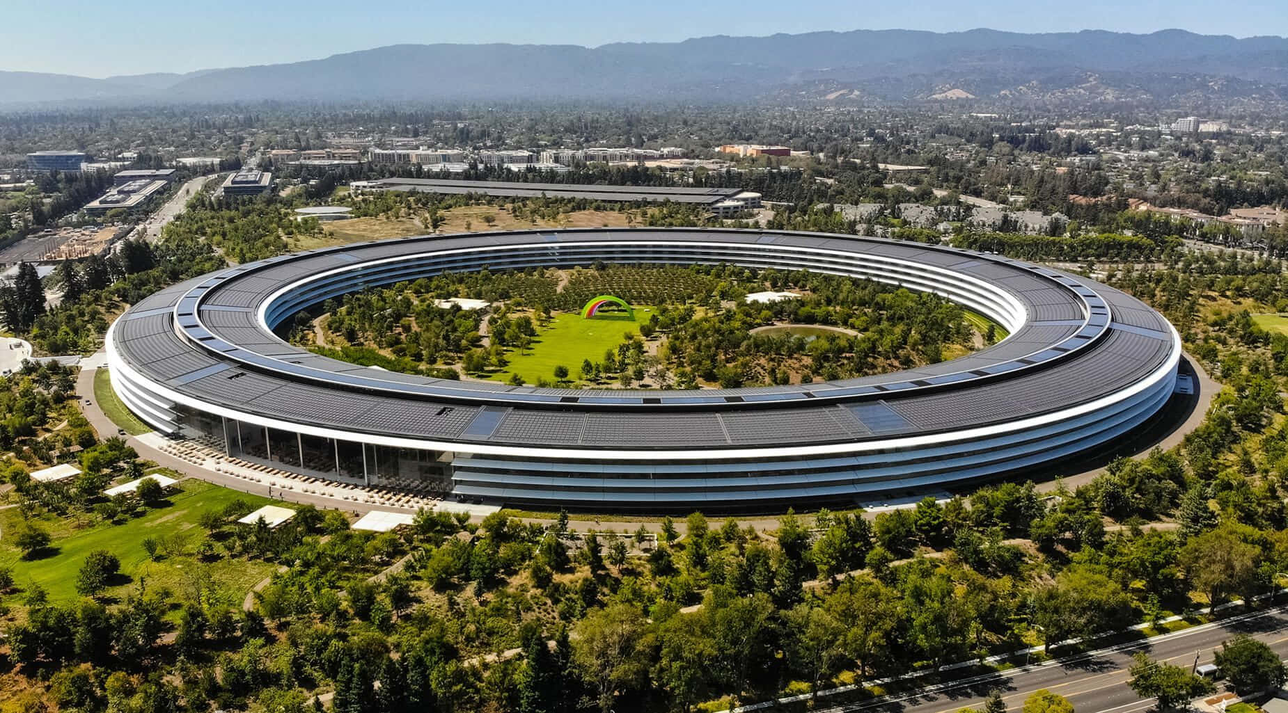 Apple Park, circular spaceship building, lush greenery, HD Desktop Wallpaper