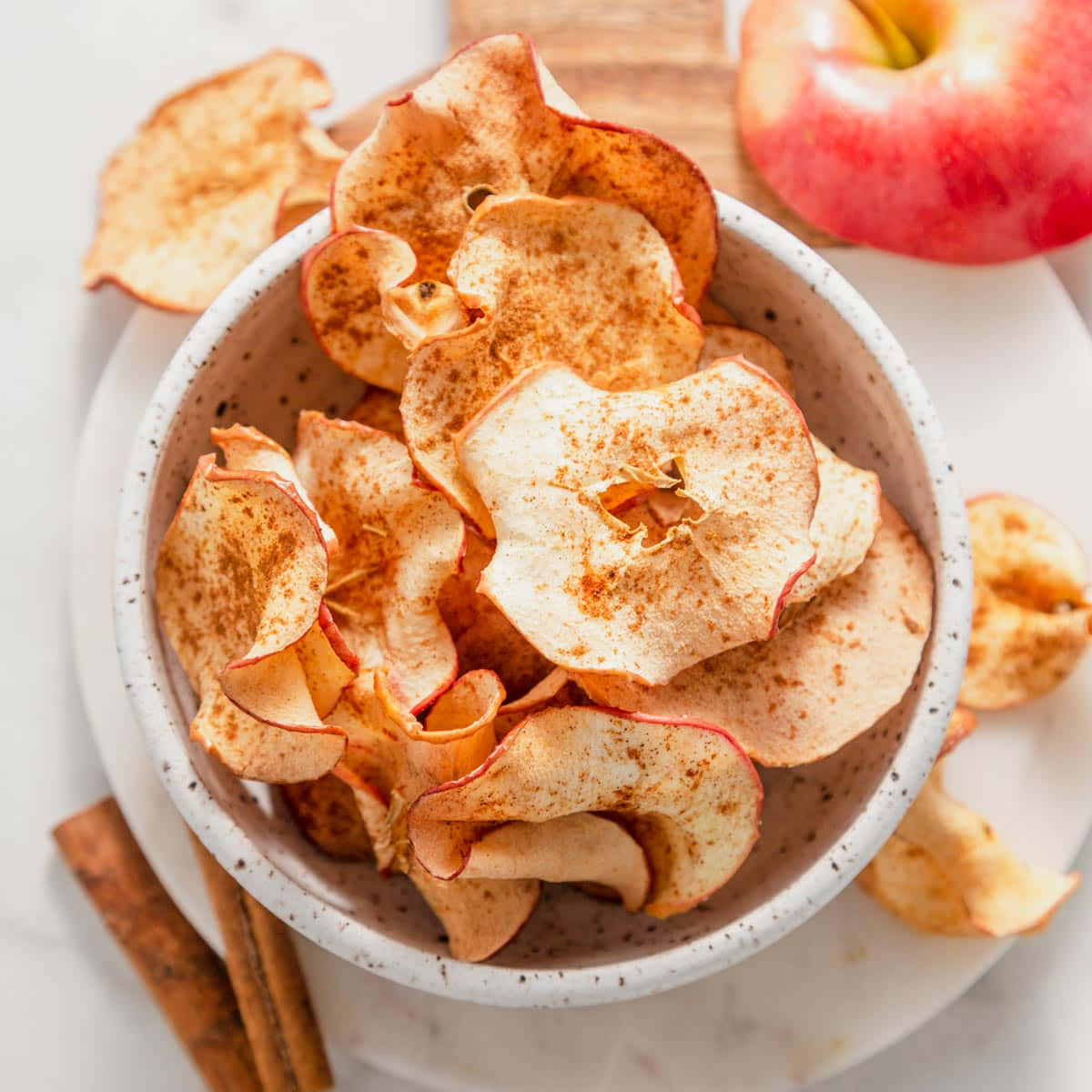 crunchy apple snacks, bowl, cinnamon-dusted apple chips, SD Desktop Wallpaper
