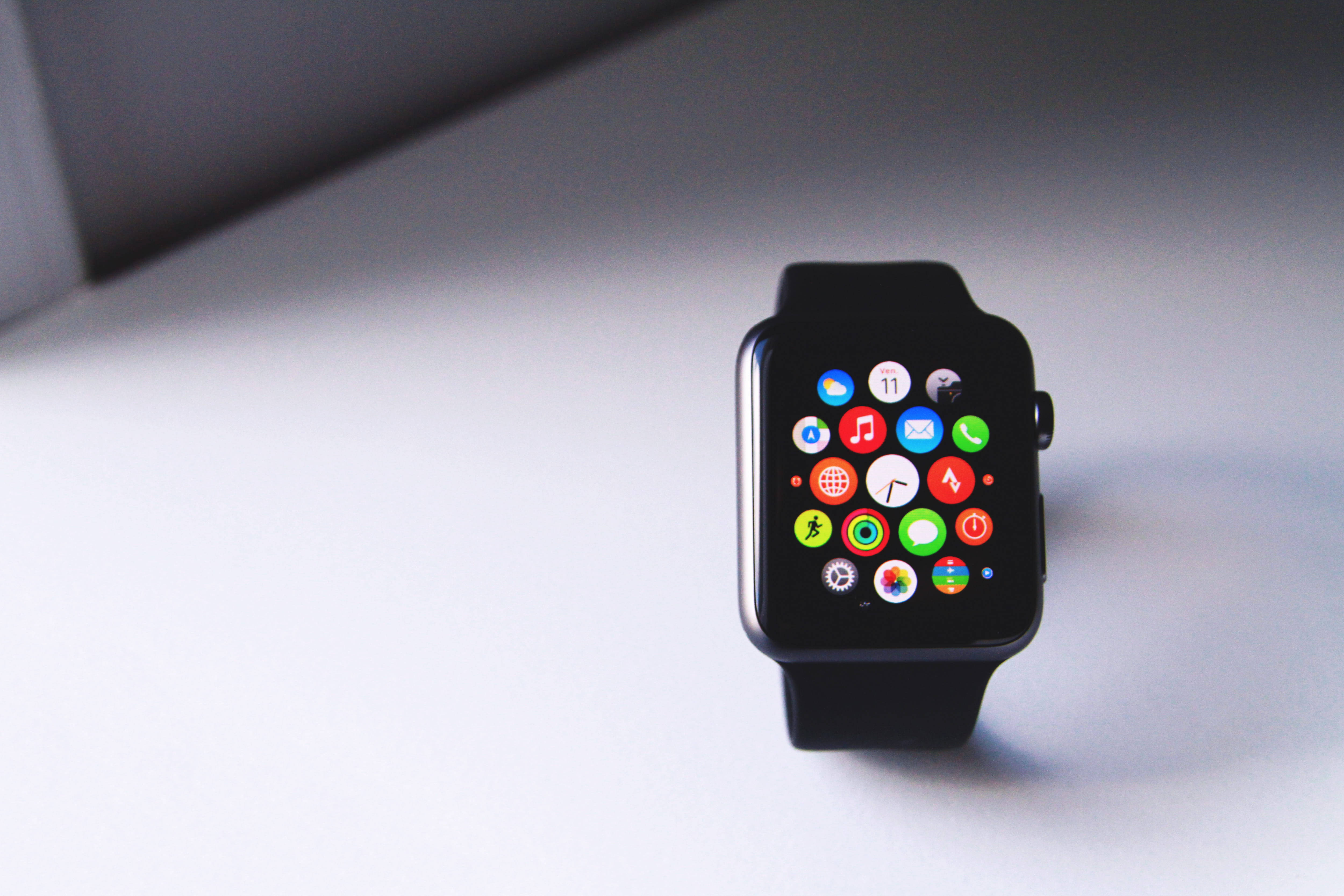 Apple Watch, minimalist, black, 4K Desktop Wallpaper