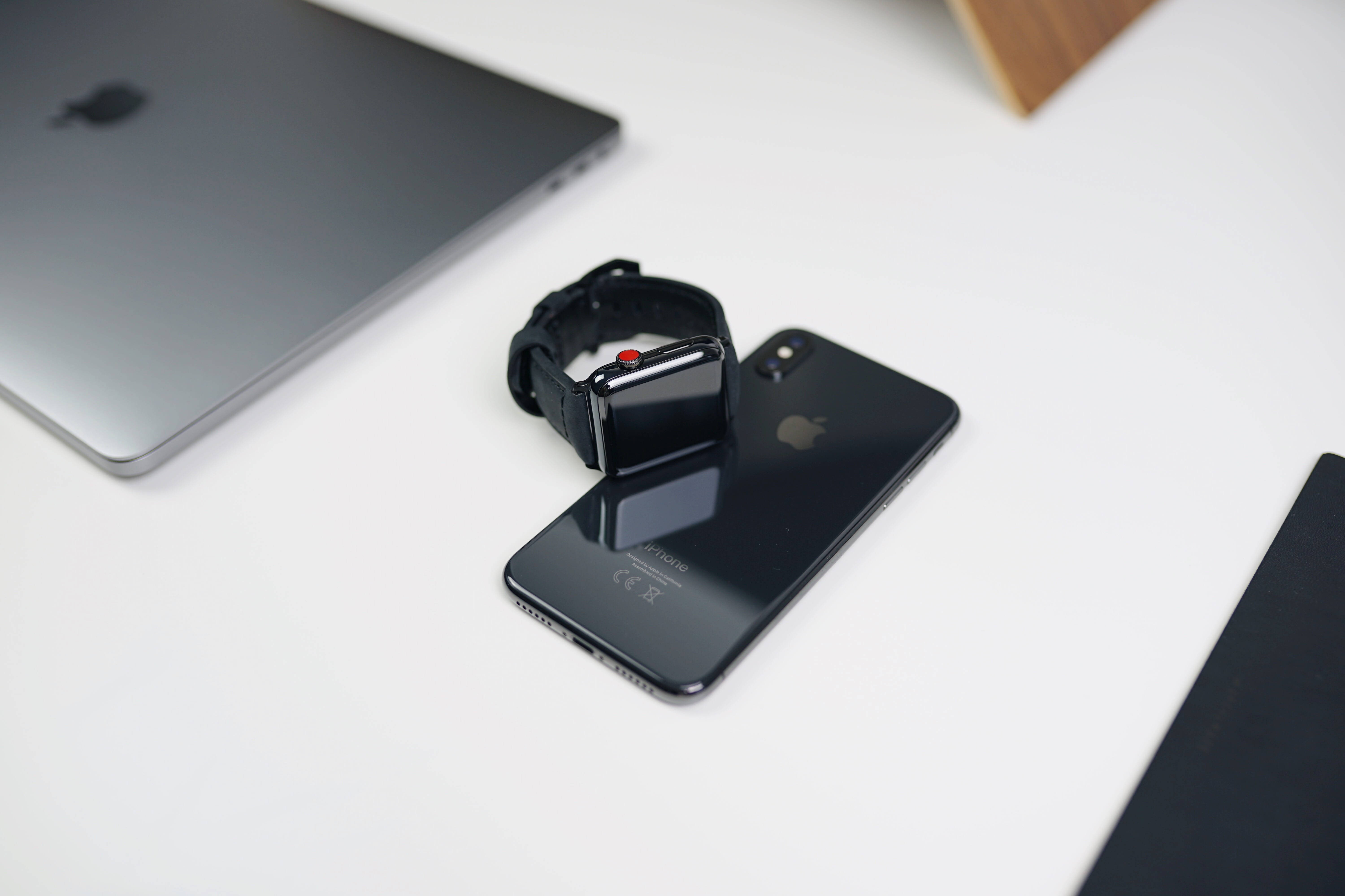 Apple Watch, iPhone, white desk, 5K Desktop Wallpaper