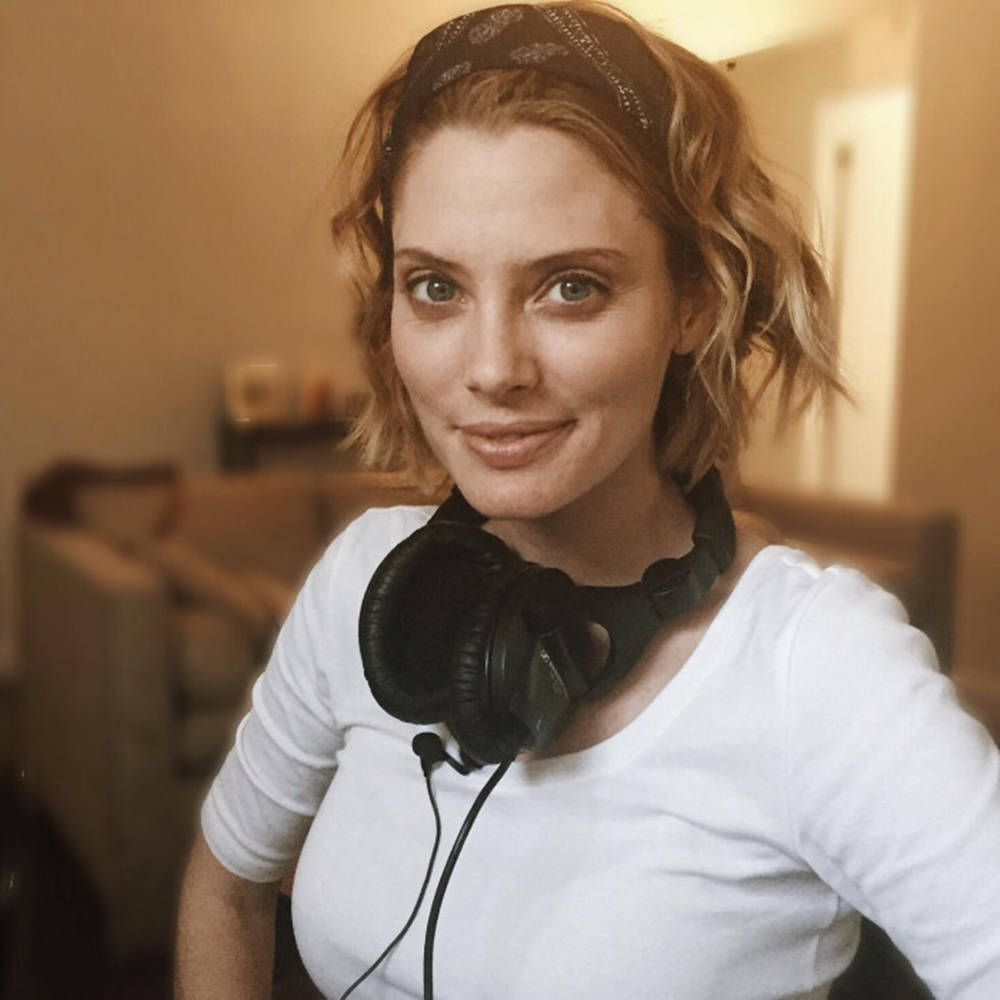April Bowlby, black headphones, lace headband, SD Desktop Wallpaper