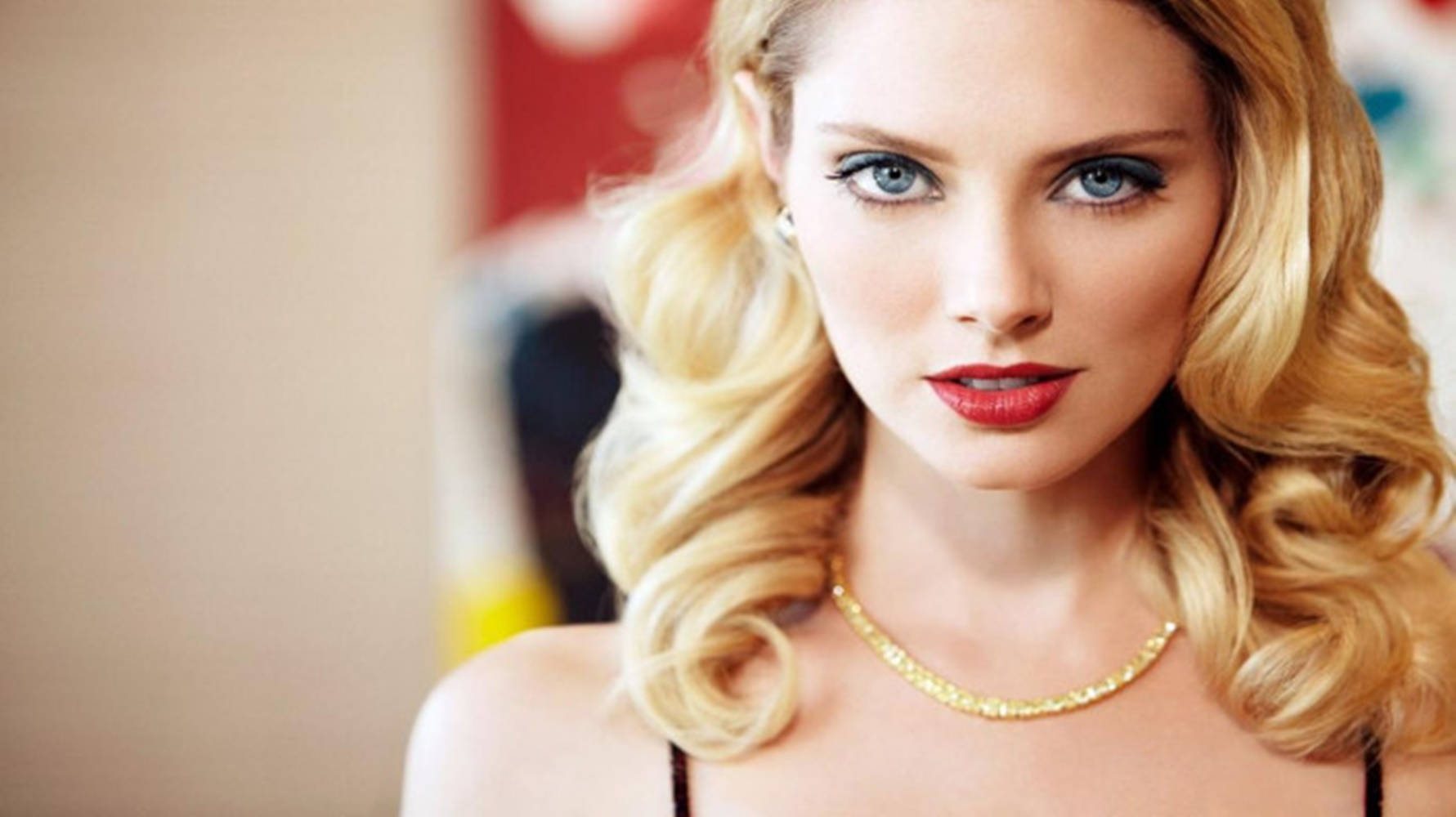 April Bowlby, golden curls, bold red lips, HD Desktop Wallpaper