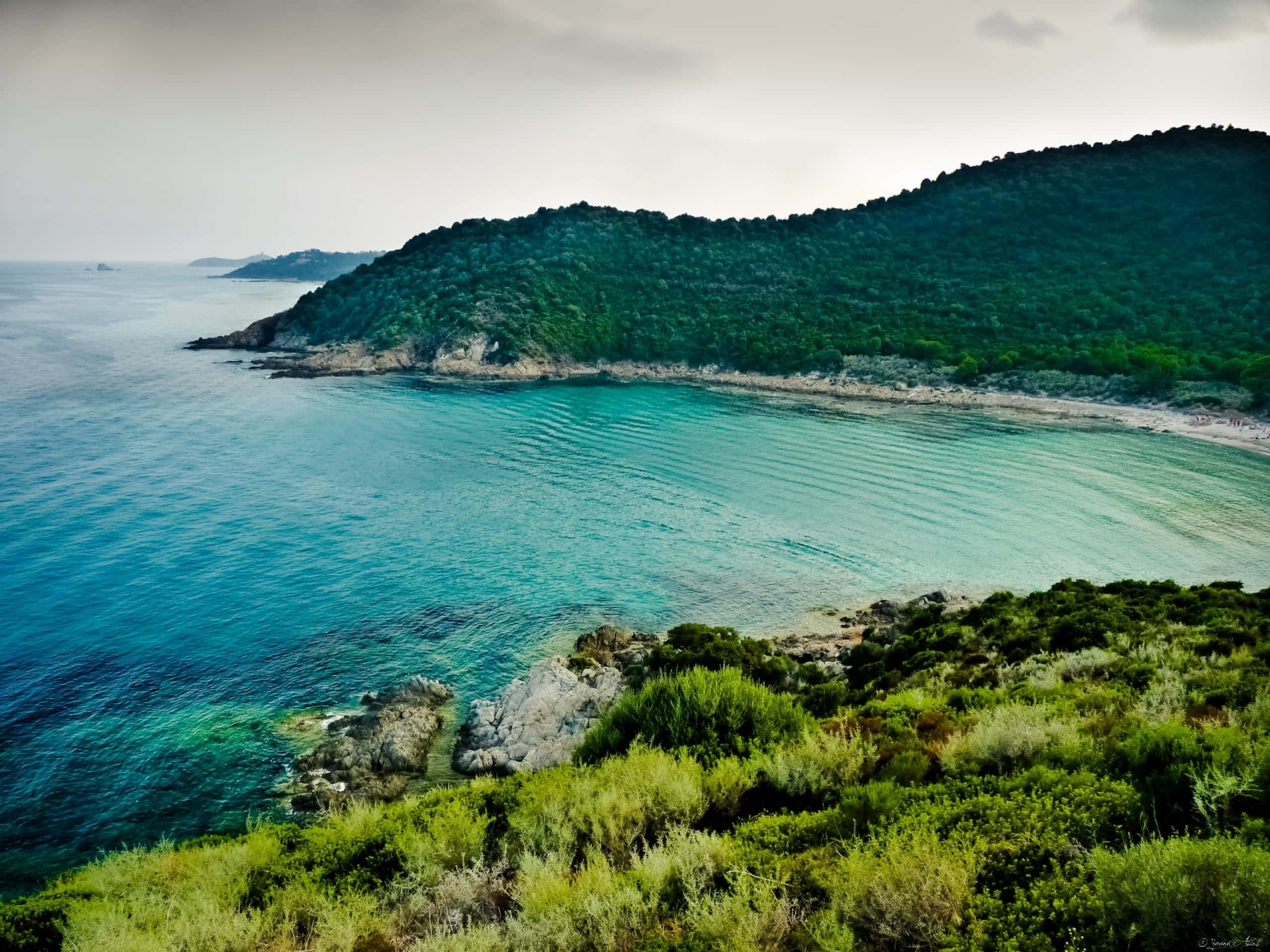 sea emerald green, turquoise waters, rocky shore, 2K Desktop Wallpaper