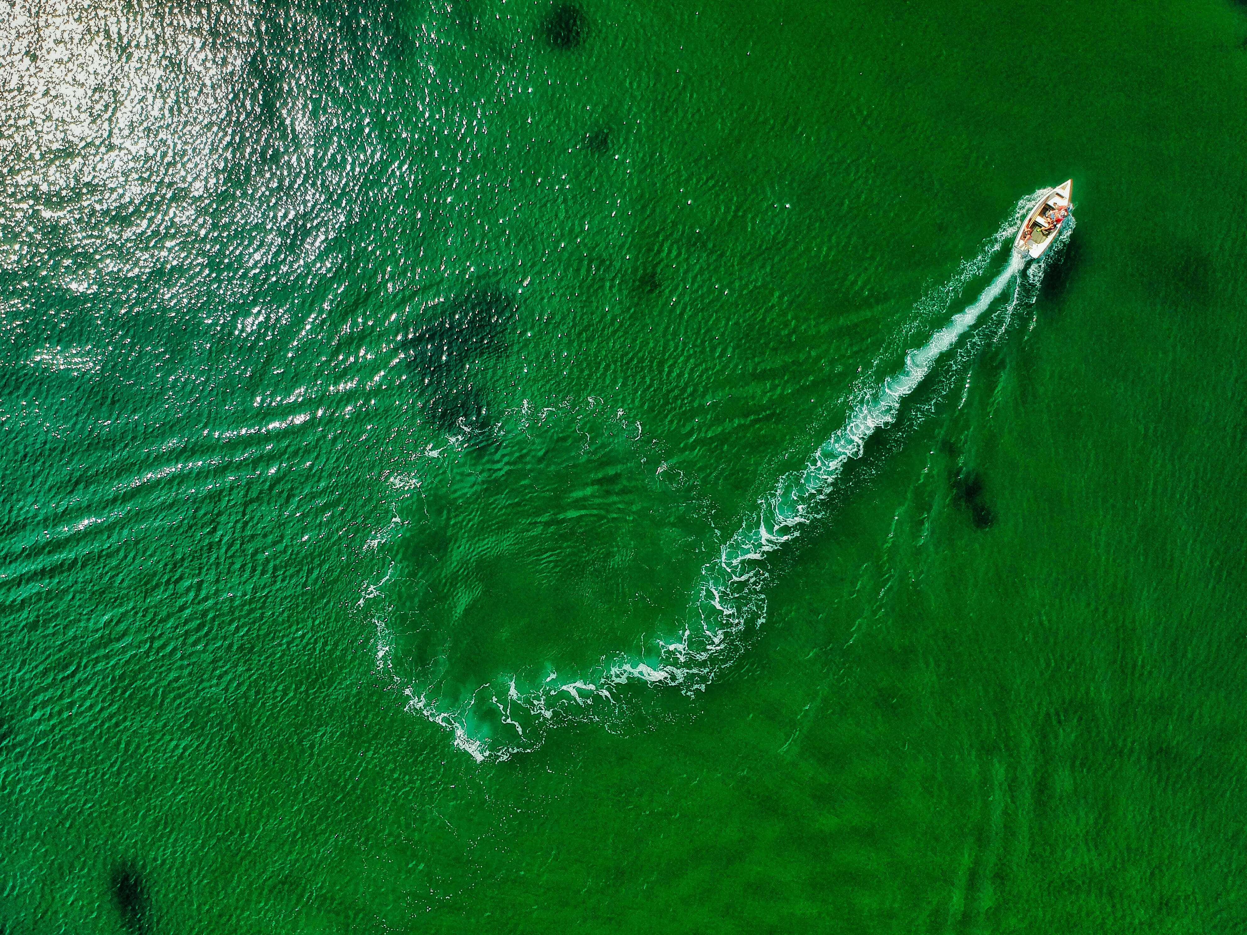 Aqua Green, emerald-green tropical waters, small boat, 4K Desktop Wallpaper