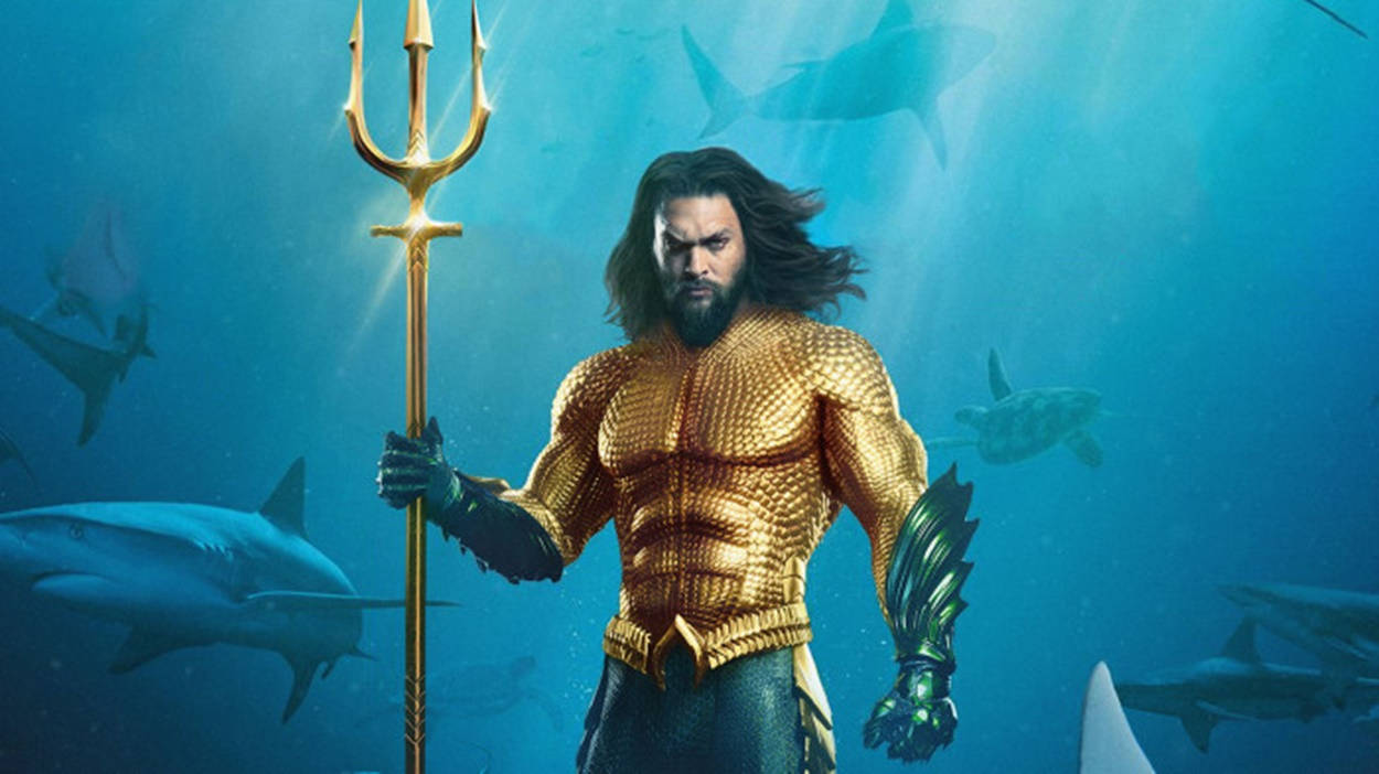 Aquaman, golden armor, glowing trident, SD Desktop Wallpaper