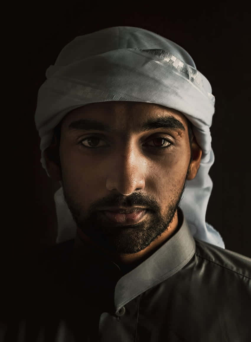 Arab man, white headscarf, dark beard, SD Phone Wallpaper