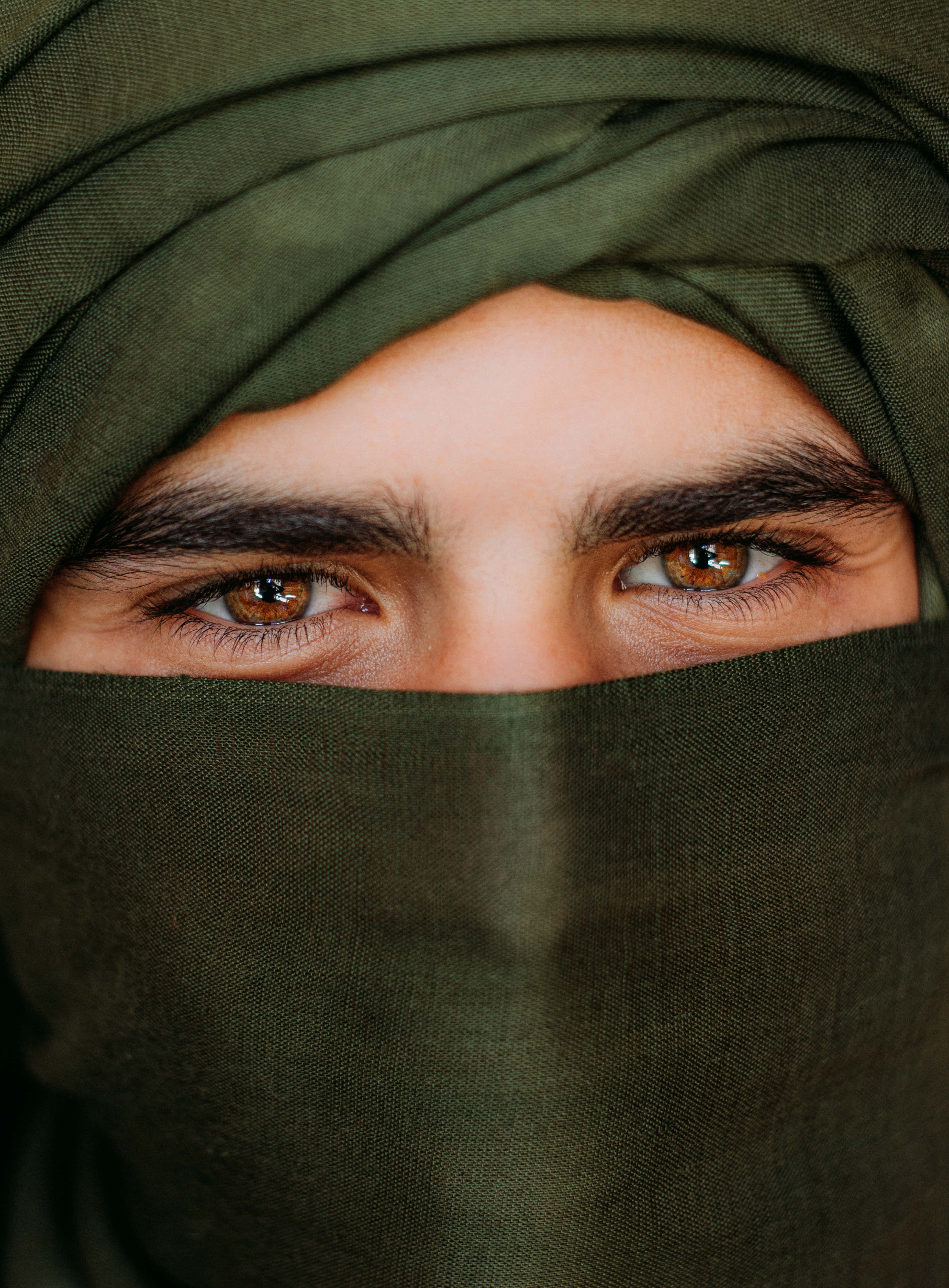 olive green niqab, brown eyes, close-up, 4K Phone Wallpaper