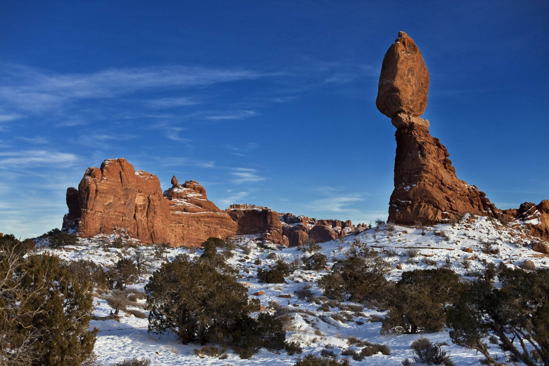 Arches National Park, snow-dusted desert landscape, towering red rock, Full HD Desktop Wallpaper