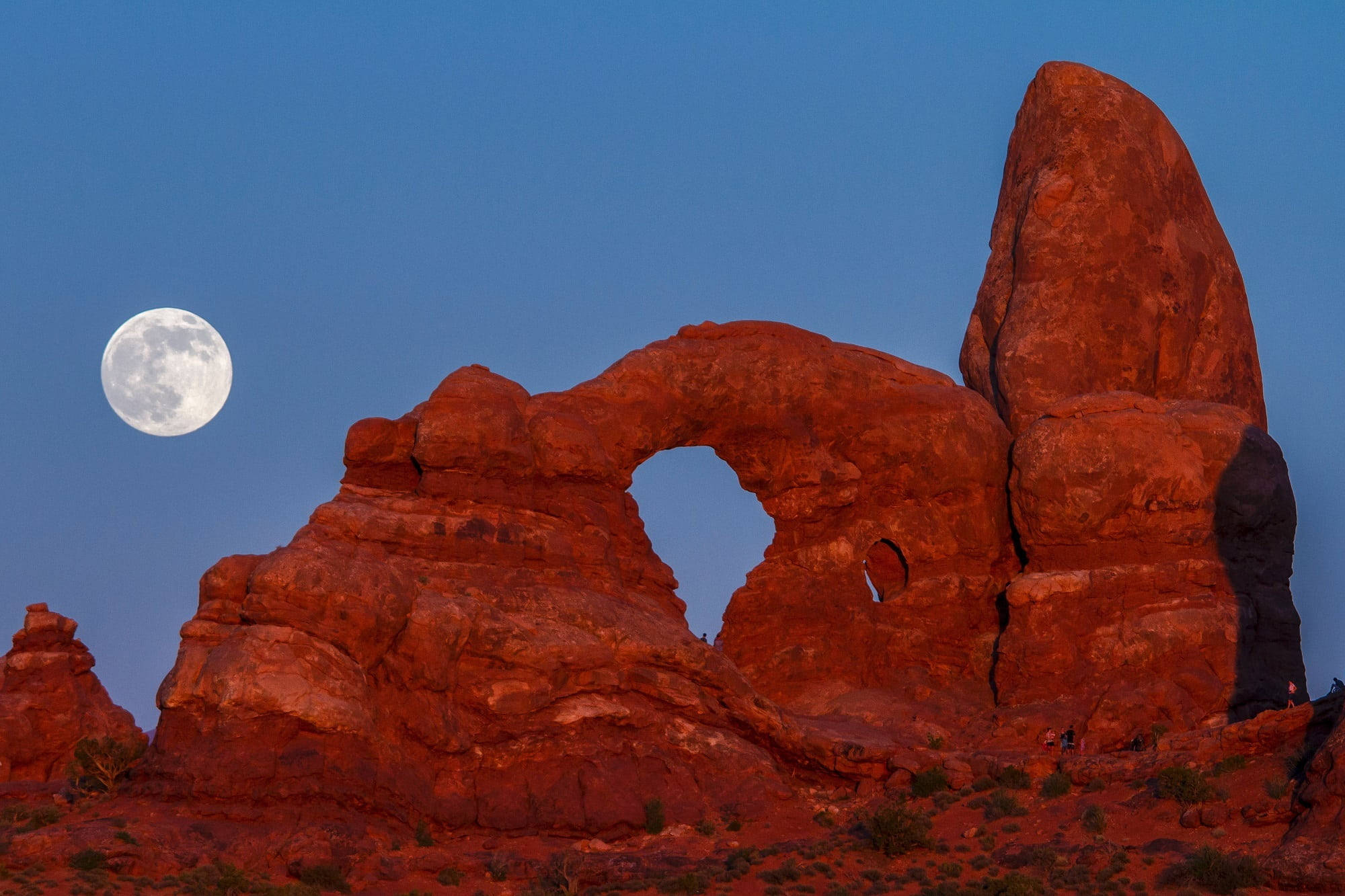 full moon, Arches National Park, red sandstone arch, Full HD Desktop Wallpaper