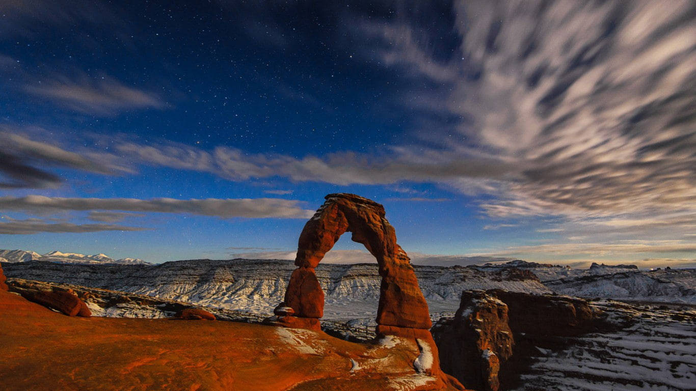 Arches National Park, red sandstone arch, streaking clouds, HD Desktop Wallpaper