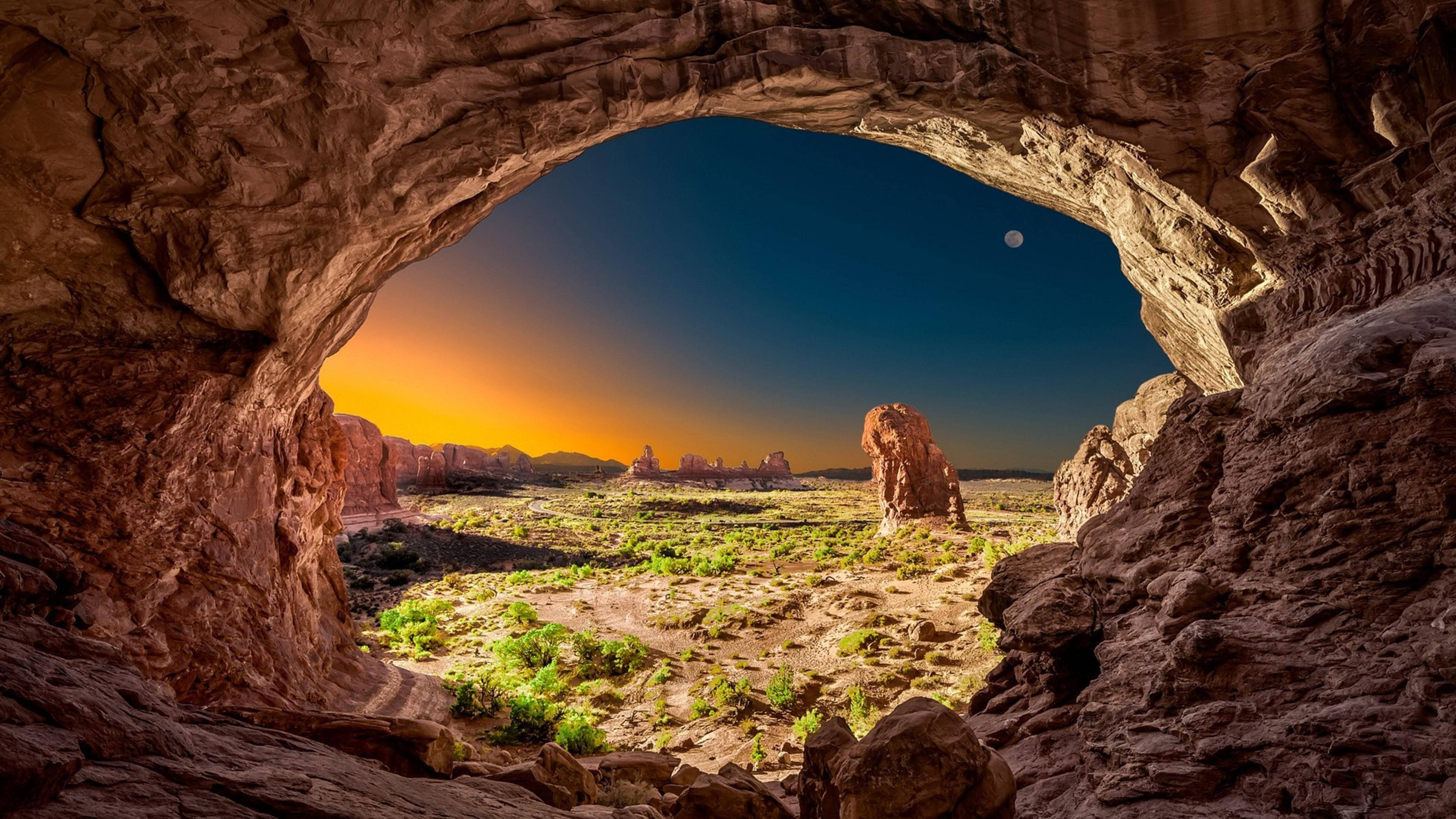 Arches National Park, natural stone arch, desert vista, 4K Desktop Wallpaper