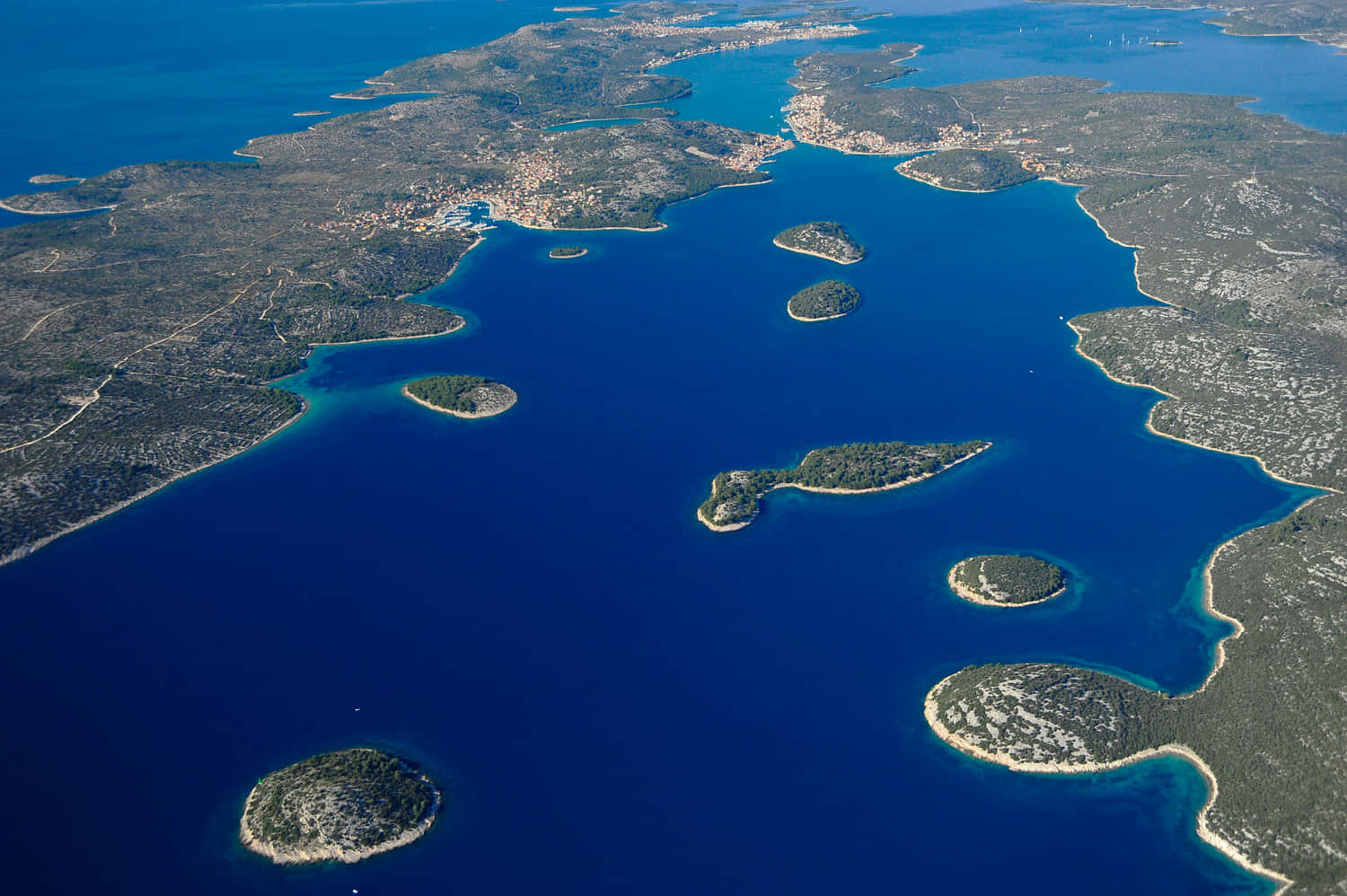 coastal archipelago, turquoise sea, small green islands, HD Desktop Wallpaper