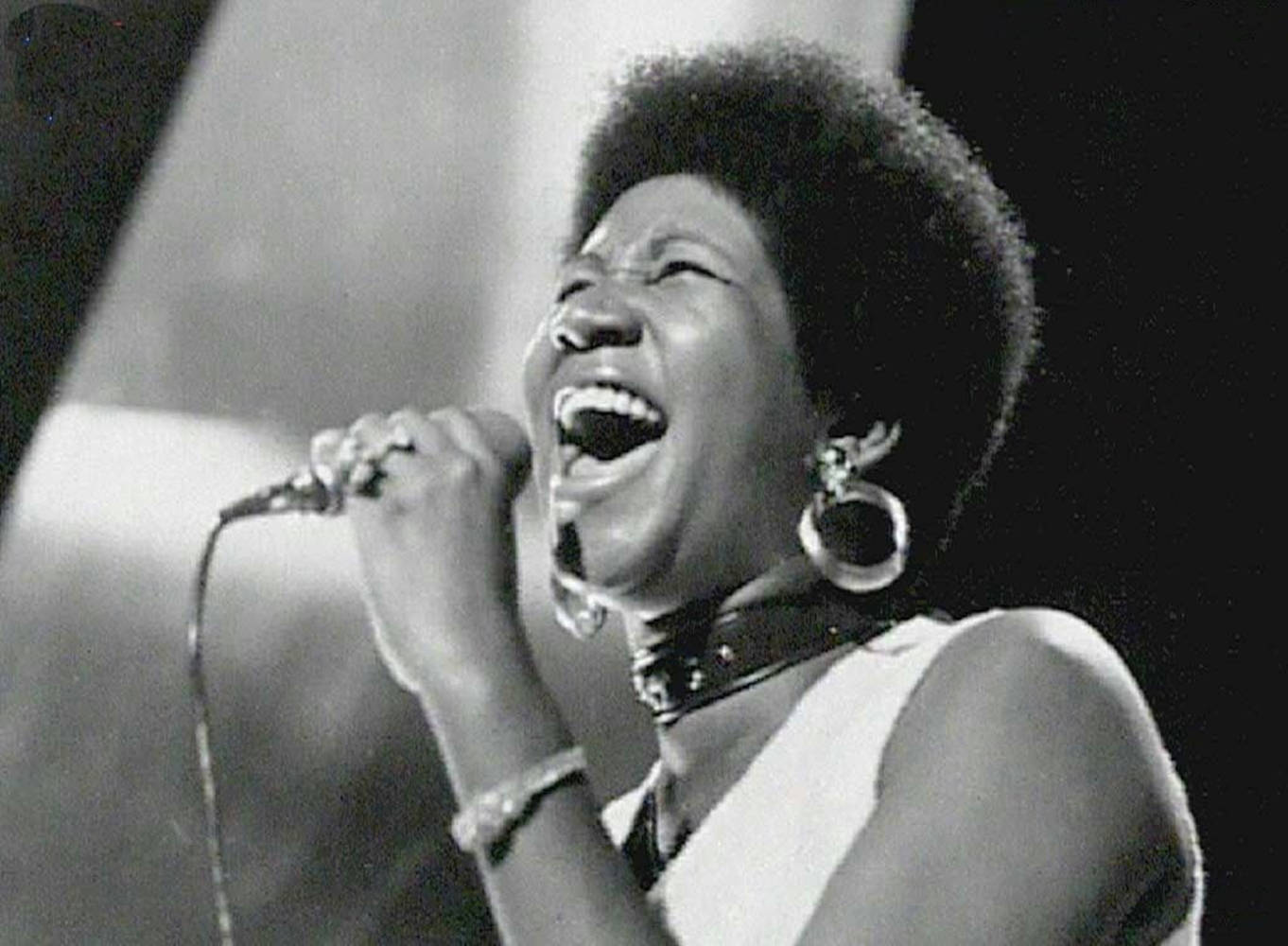 Aretha Franklin, afro, microphone, HD Desktop Wallpaper