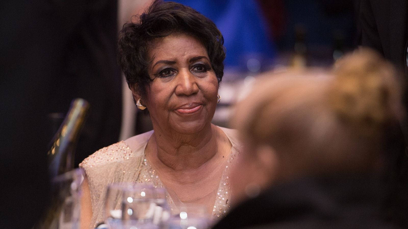 Aretha Franklin, beaded gown, formal dinner table, HD Desktop Wallpaper
