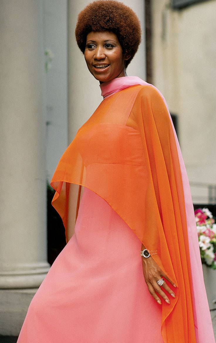 Aretha Franklin, voluminous afro, pink and orange draped gown, SD Phone Wallpaper