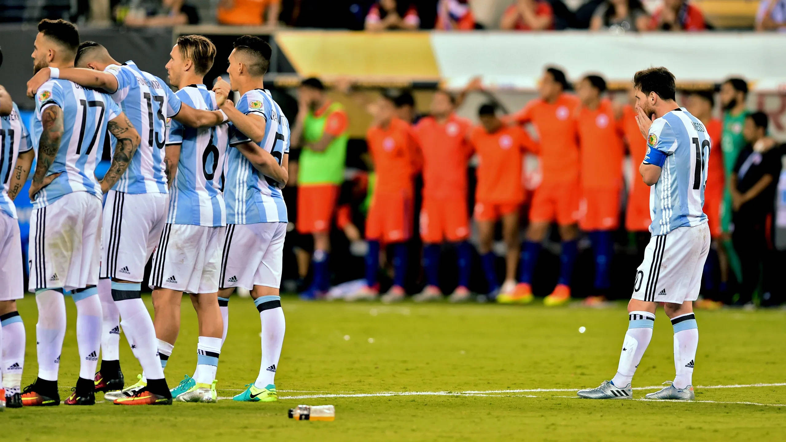 Argentina National Football Team, blue and white jerseys, green field, 2K Desktop Wallpaper