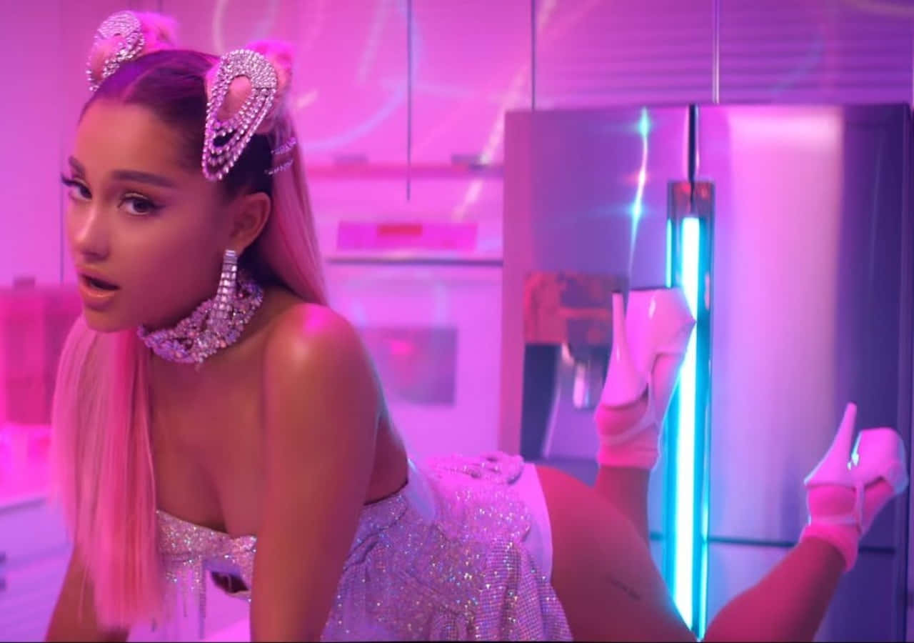 Ariana Grande, 7 Rings, glittering pink outfit, HD Desktop Wallpaper