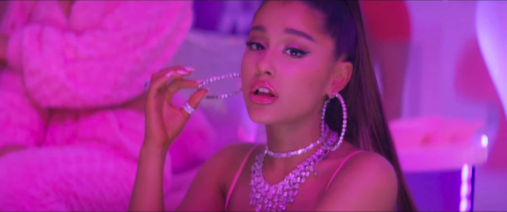 Ariana Grande, 7 Rings, glittering pink outfit, Full HD Desktop Wallpaper