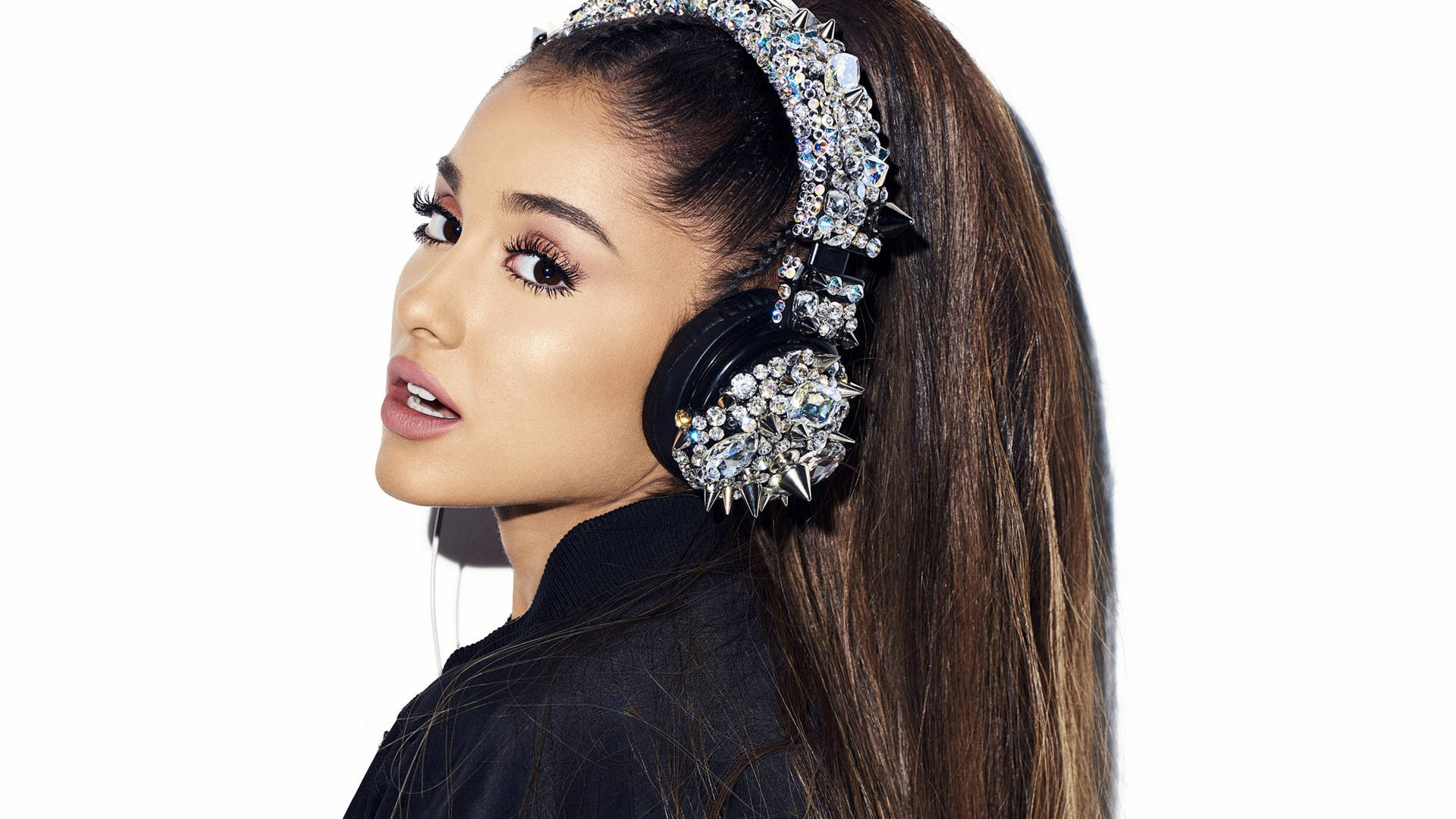 Ariana Grande, silver diamond studs, headphones, Full HD Desktop Wallpaper