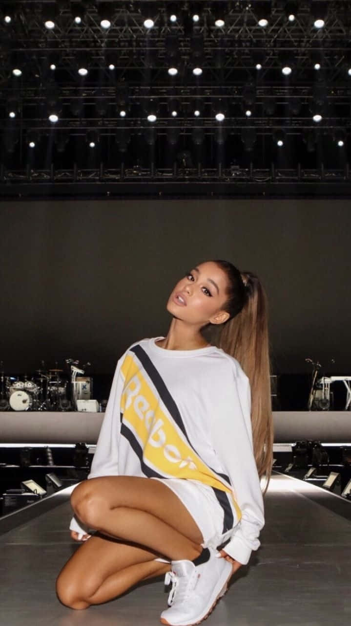 Ariana Grande, Reebok sweatshirt, white sneakers, HD Phone Wallpaper