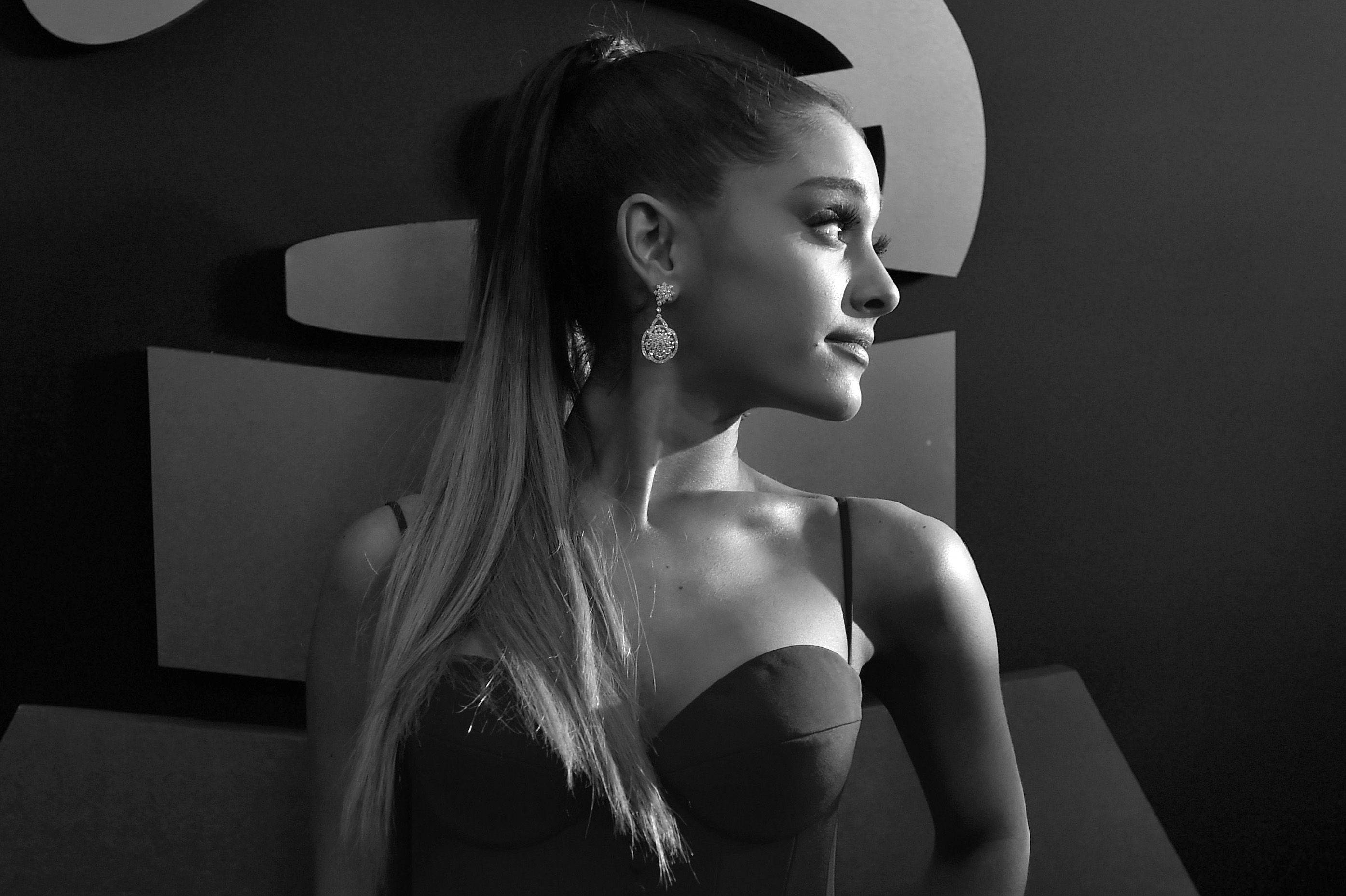Ariana Grande, high ponytail, dangling earrings, 2K Desktop Wallpaper