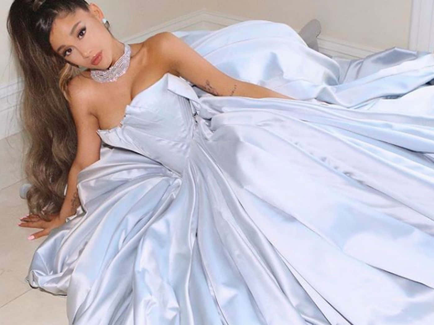 Ariana Grande, light blue satin gown, sparkling choker, HD Desktop Wallpaper