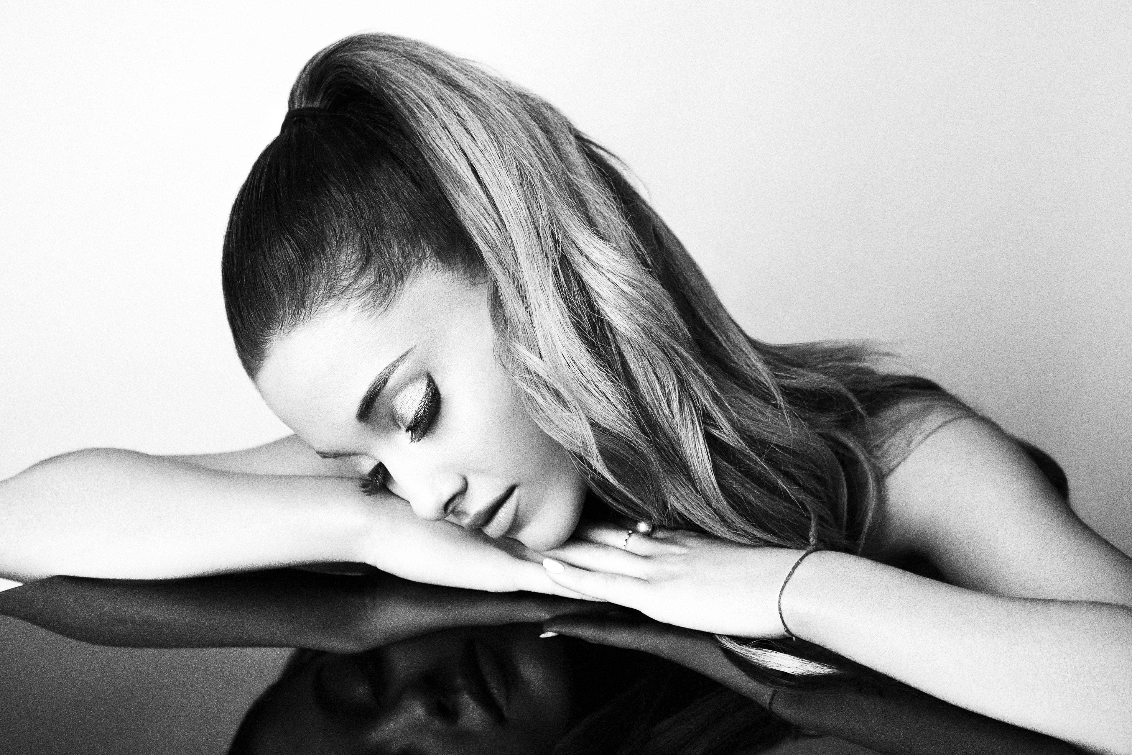 Ariana Grande, black and white, monochrome portrait, 4K Desktop Wallpaper