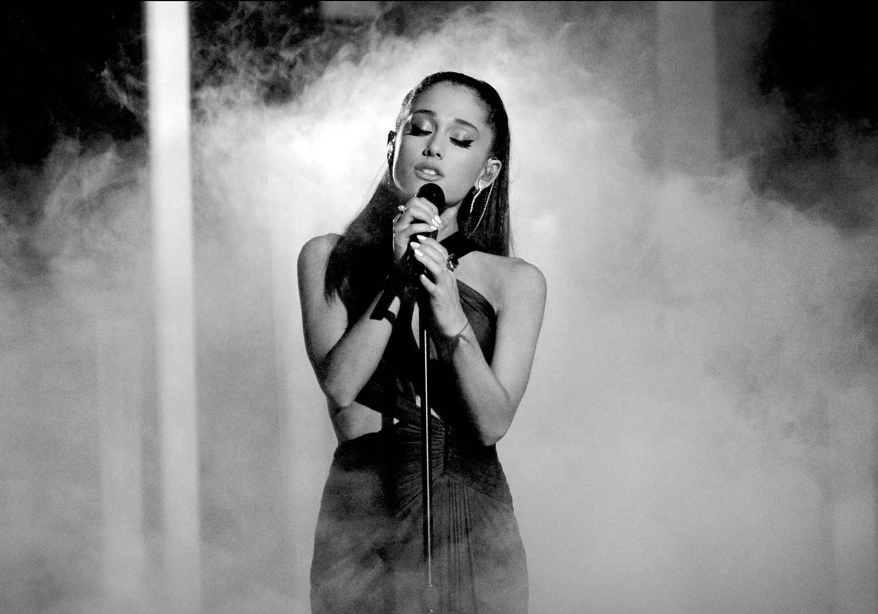 Ariana Grande, smoke, stage, 2K Desktop Wallpaper