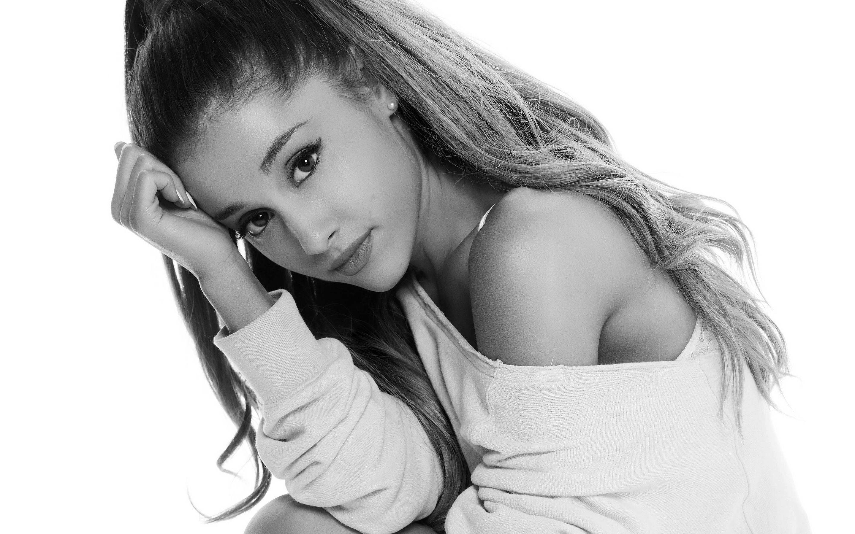 Ariana Grande, black and white, hand resting on cheek, 2K Desktop Wallpaper