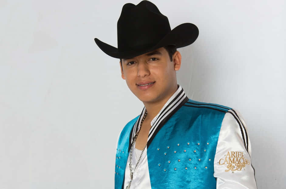 Ariel Camacho, blue vest, black cowboy hat, SD Desktop Wallpaper