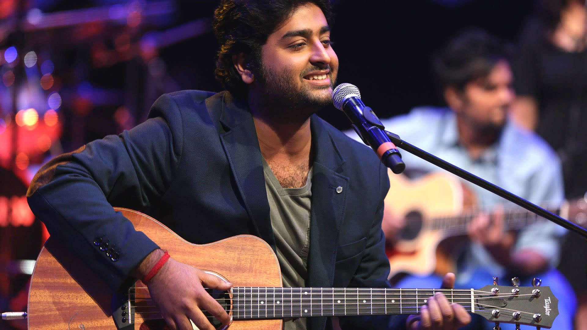 Arijit Singh, acoustic guitar, stage, Full HD Desktop Wallpaper