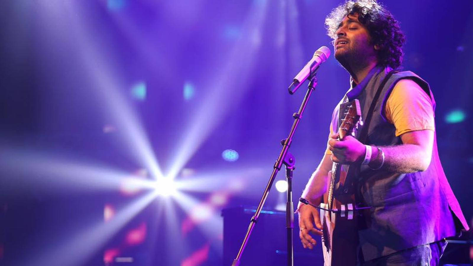 Arijit Singh, purple stage, vibrant purple stage lights, HD Desktop Wallpaper