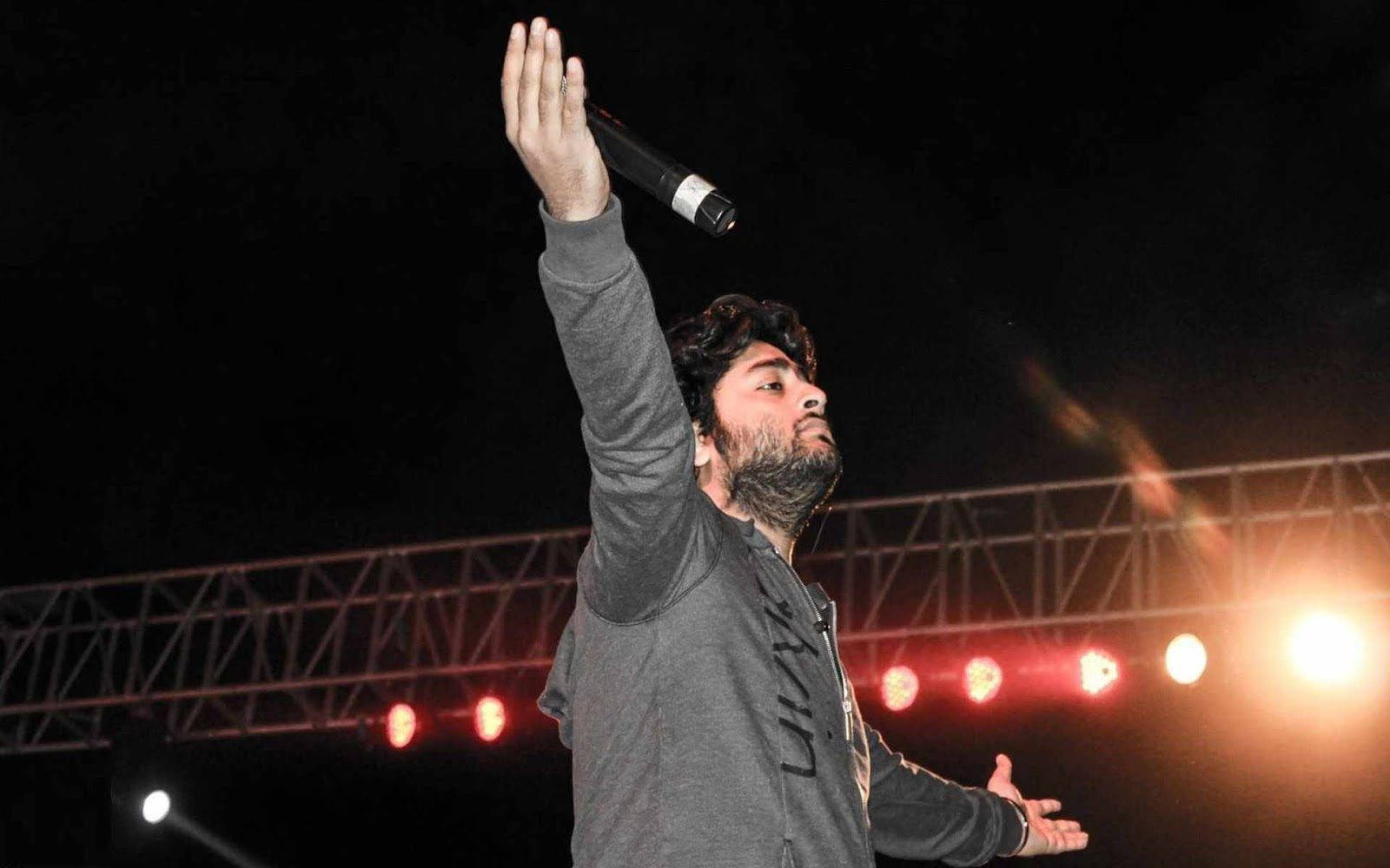 Arijit Singh, gray hoodie, microphone, HD Desktop Wallpaper