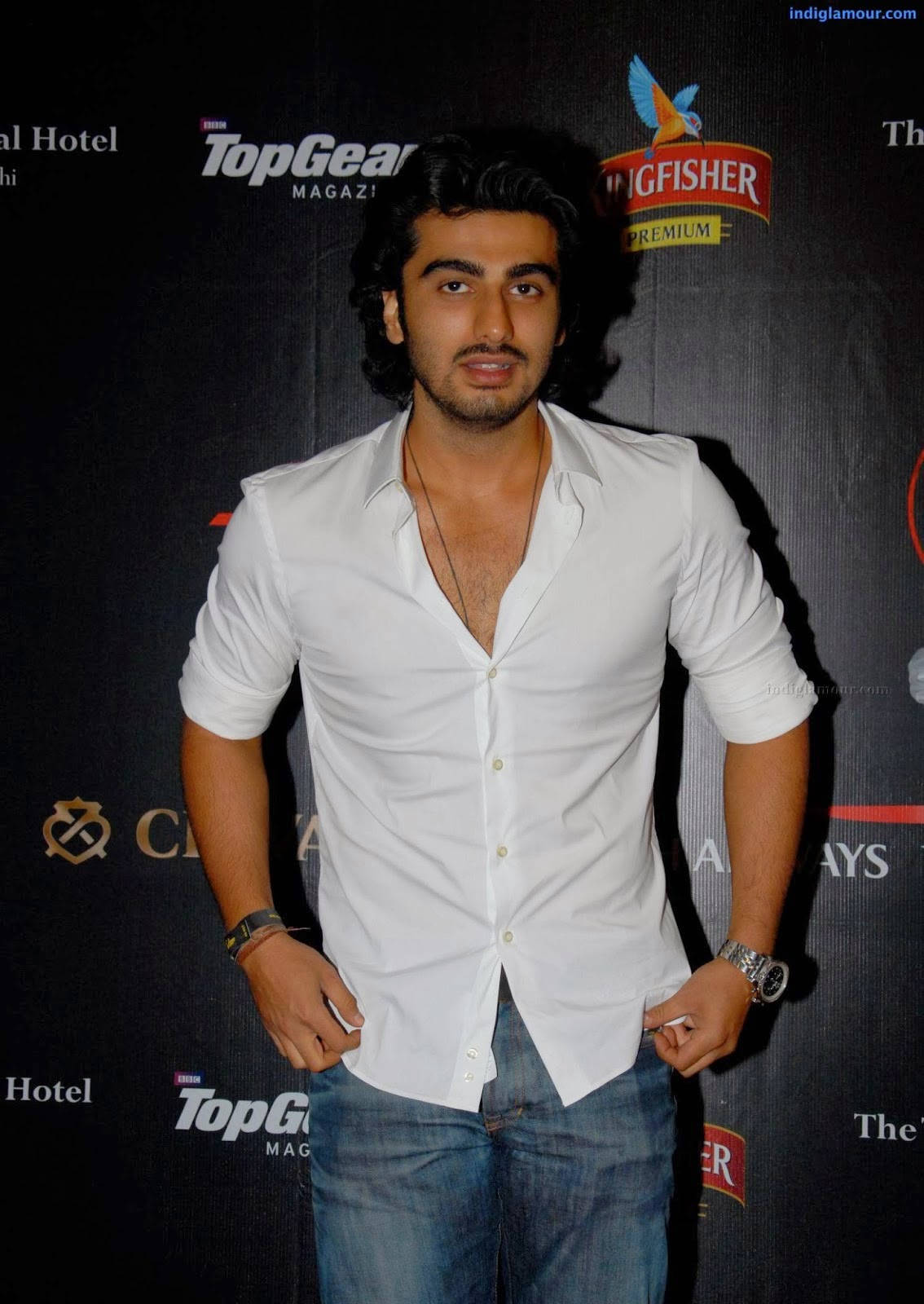 Arjun Kapoor, white shirt, jeans, HD Phone Wallpaper