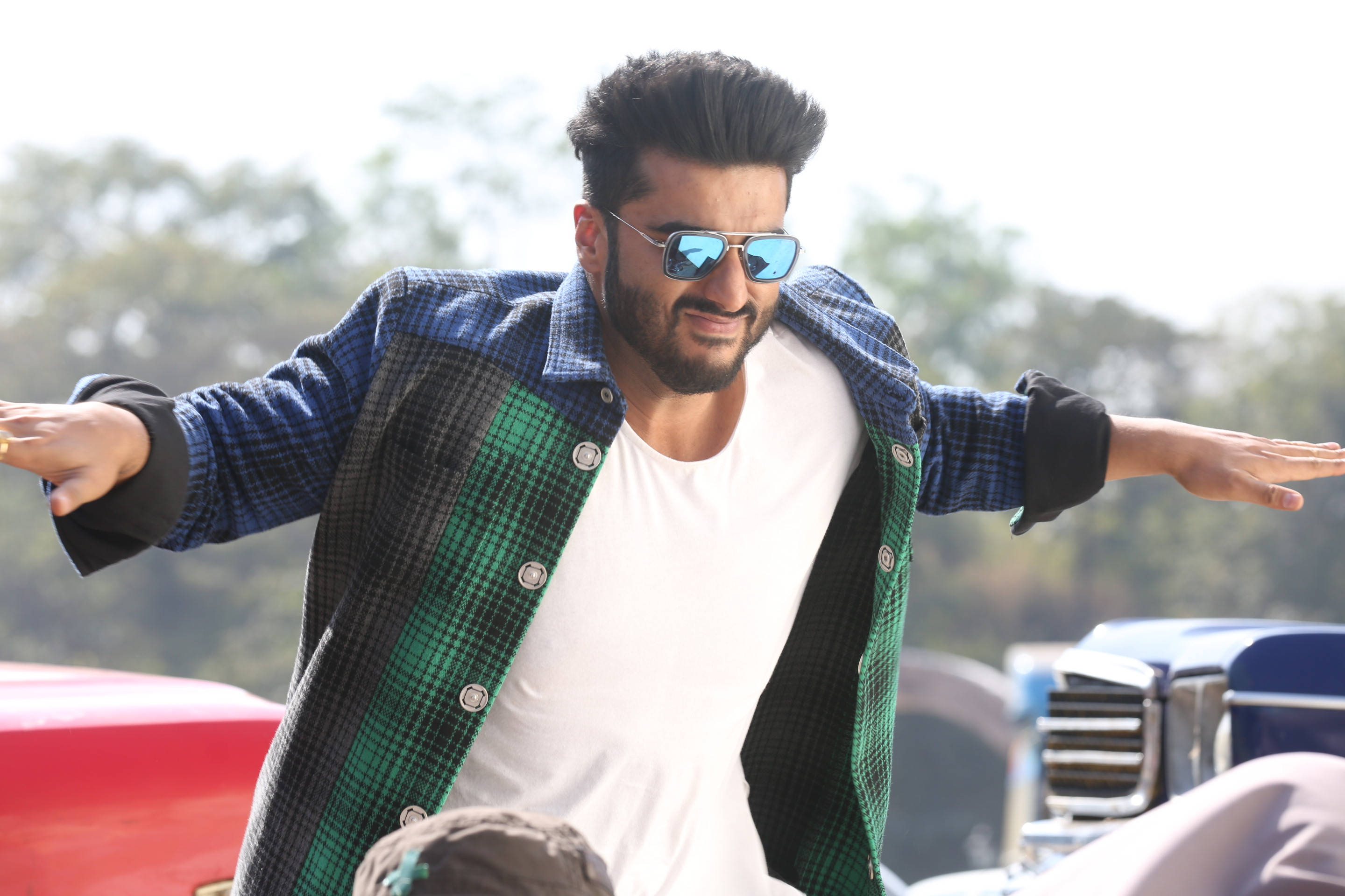 Arjun Kapoor, plaid jacket, sunglasses, 2K Desktop Wallpaper