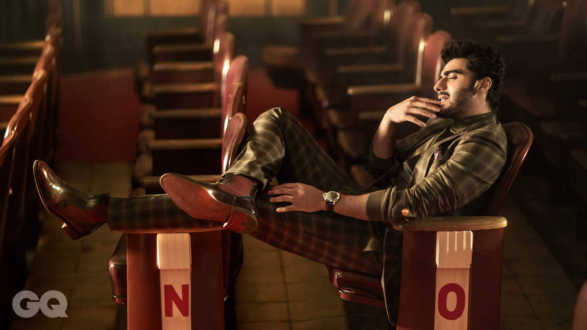 Arjun Kapoor, suit, vintage theater seat, Full HD Desktop Wallpaper