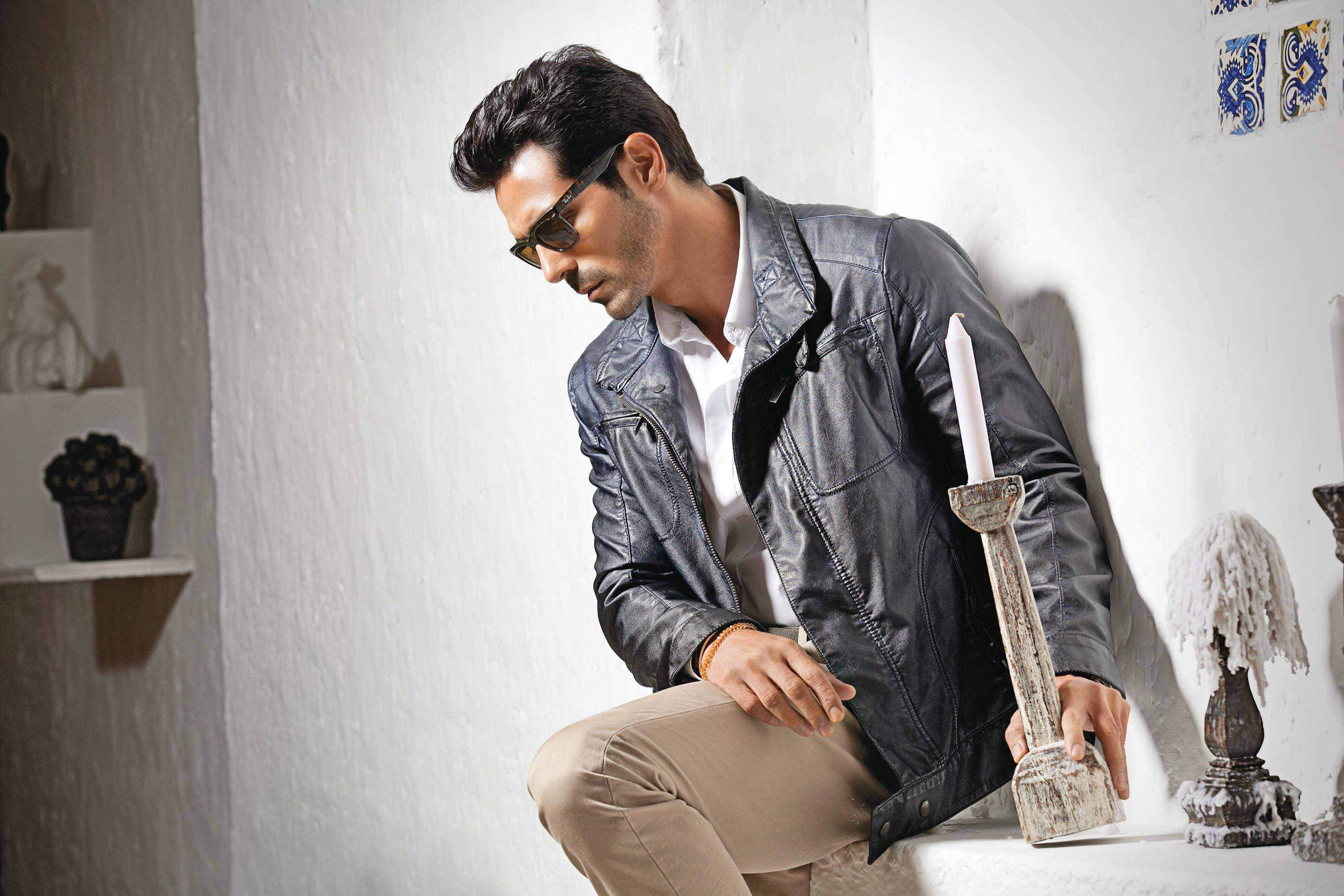Arjun Rampal, black leather jacket, sunglasses, 2K Desktop Wallpaper