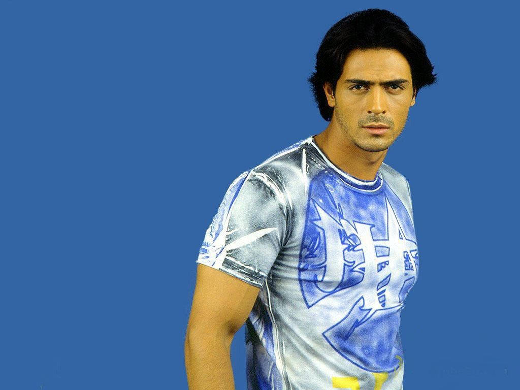 Arjun Rampal, blue background, blue and silver graphic t-shirt, SD Desktop Wallpaper